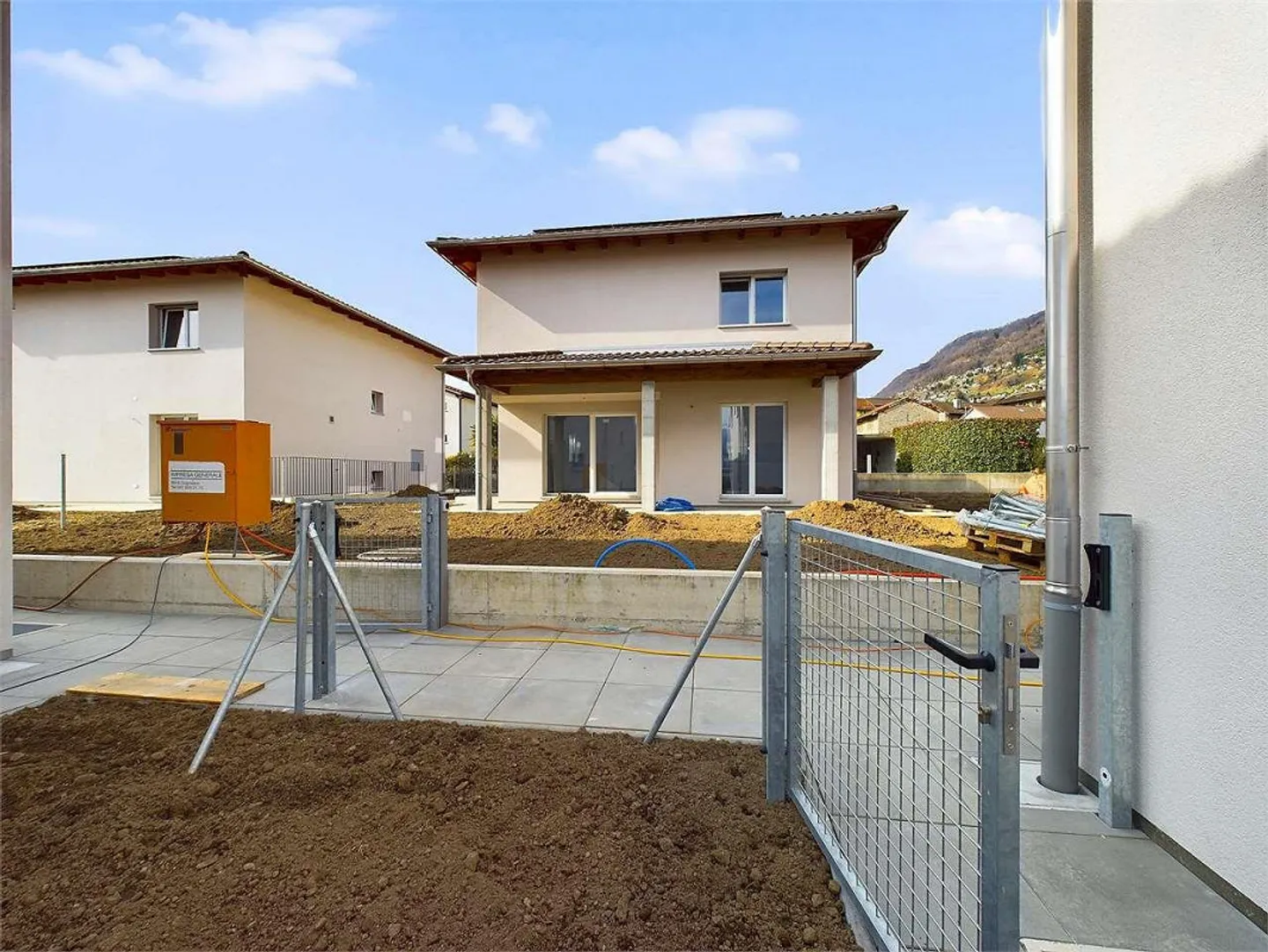 Casa singola in affitto - Foto 1 di 8