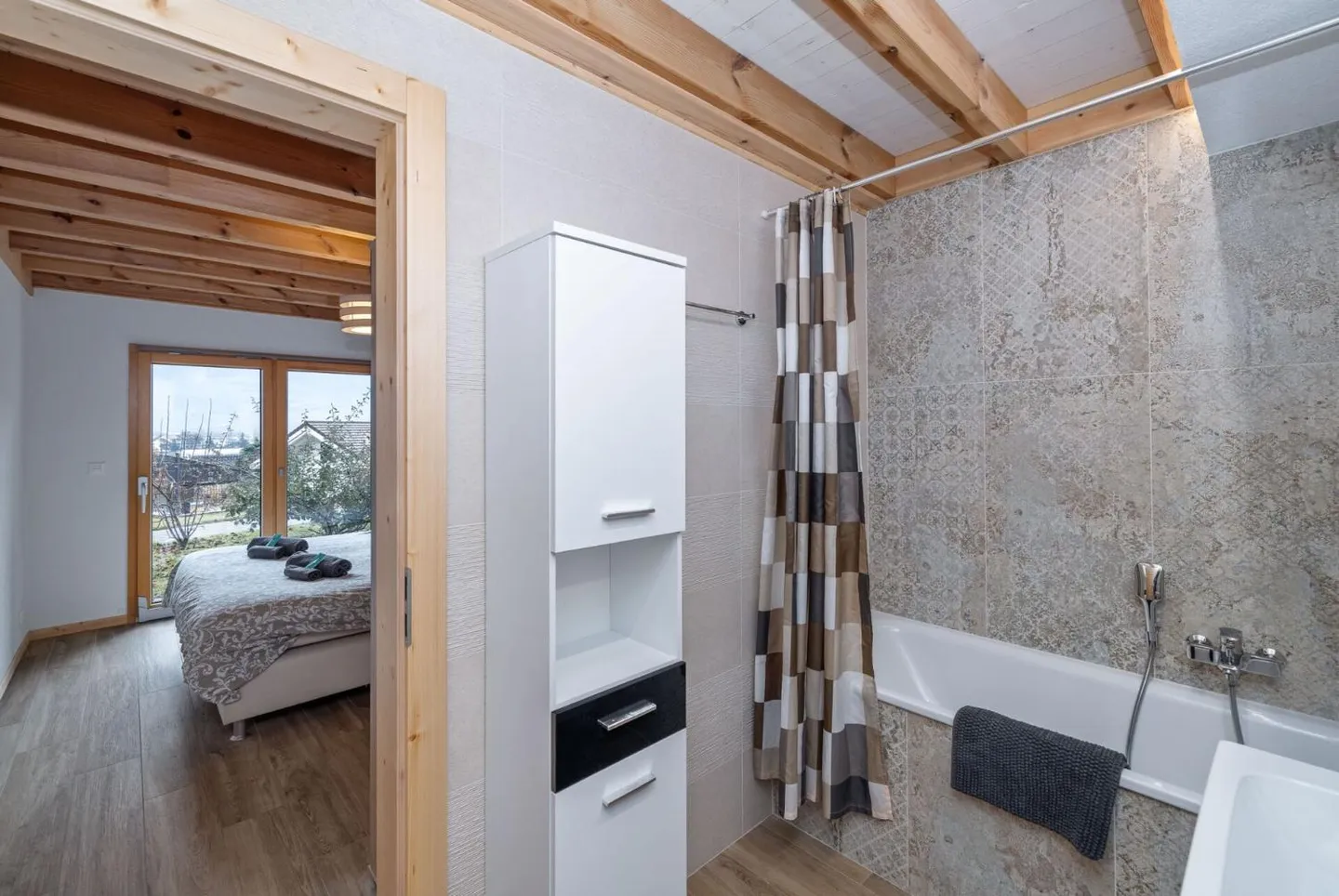 MAGNIFIKANTE REIHENHAUS VILLA 3 ZIMMER VON 107 M2 IM HERZEN DER WEINBERGE IN SAILLON - Foto 4 von 12