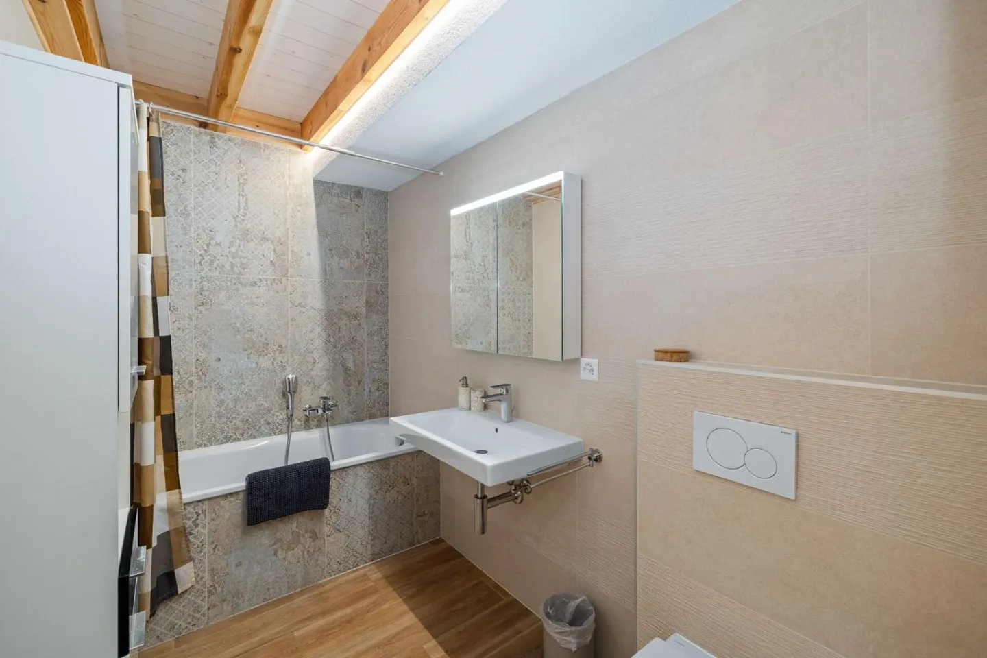 MAGNIFIKANTE REIHENHAUS VILLA 3 ZIMMER VON 107 M2 IM HERZEN DER WEINBERGE IN SAILLON - Foto 5 von 12