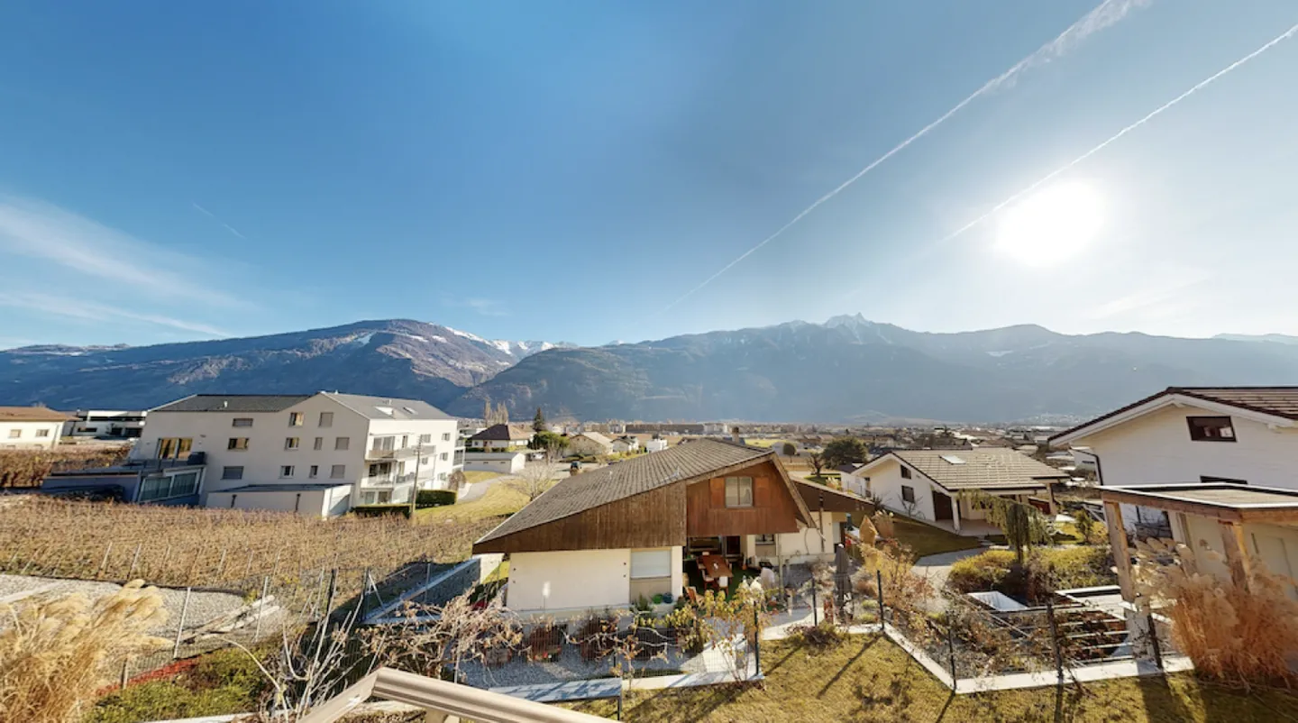 MAGNIFIKANTE REIHENHAUS VILLA 3 ZIMMER VON 107 M2 IM HERZEN DER WEINBERGE IN SAILLON - Foto 2 von 12