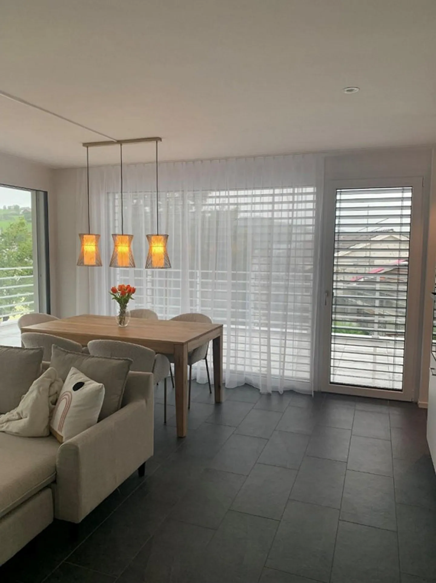 Moderne 2,5-Zimmerwohnung mit grossem Südwest-Balkon - Foto 3 von 9