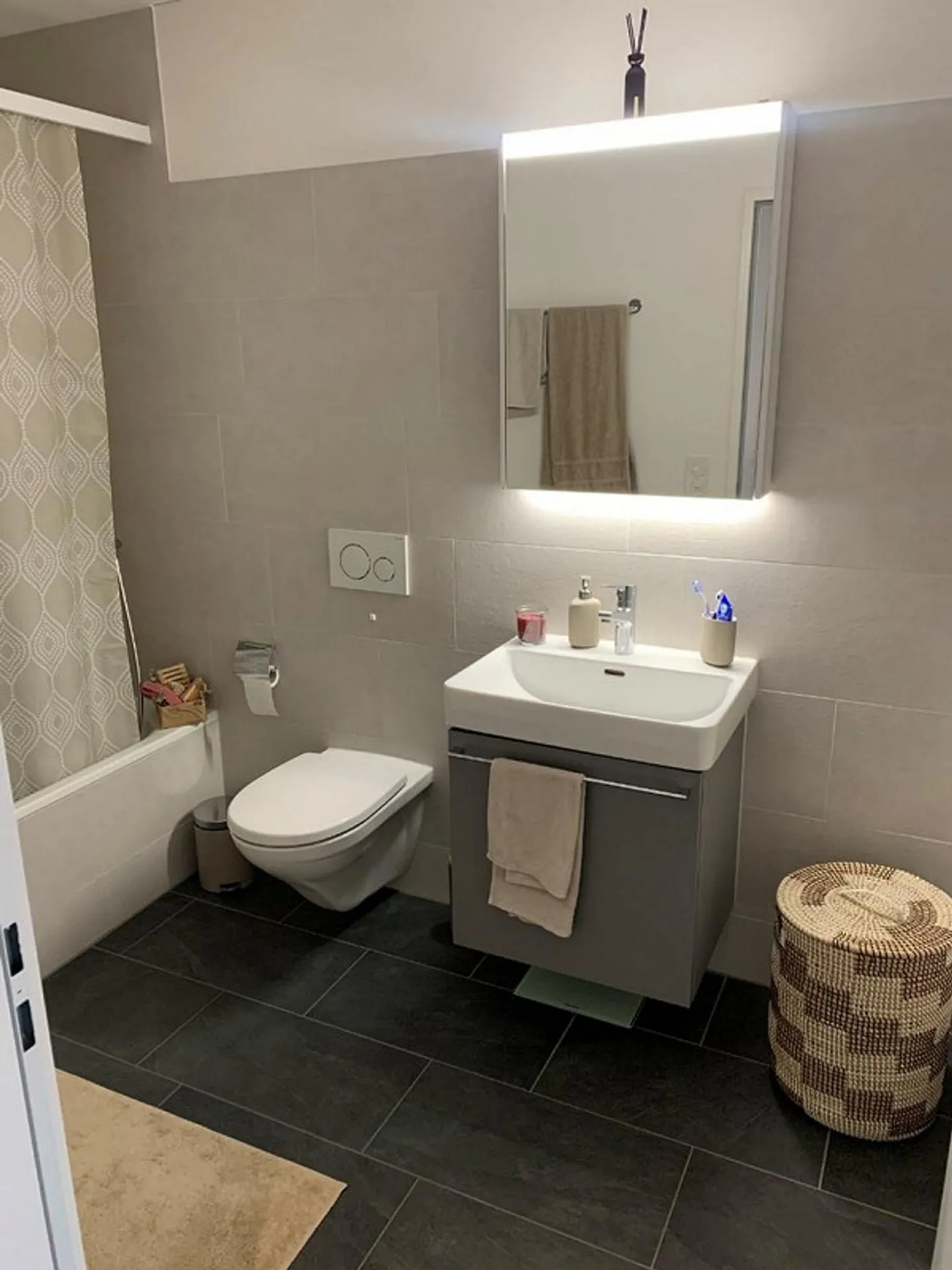 Moderne 2,5-Zimmerwohnung mit grossem Südwest-Balkon - Foto 6 von 9