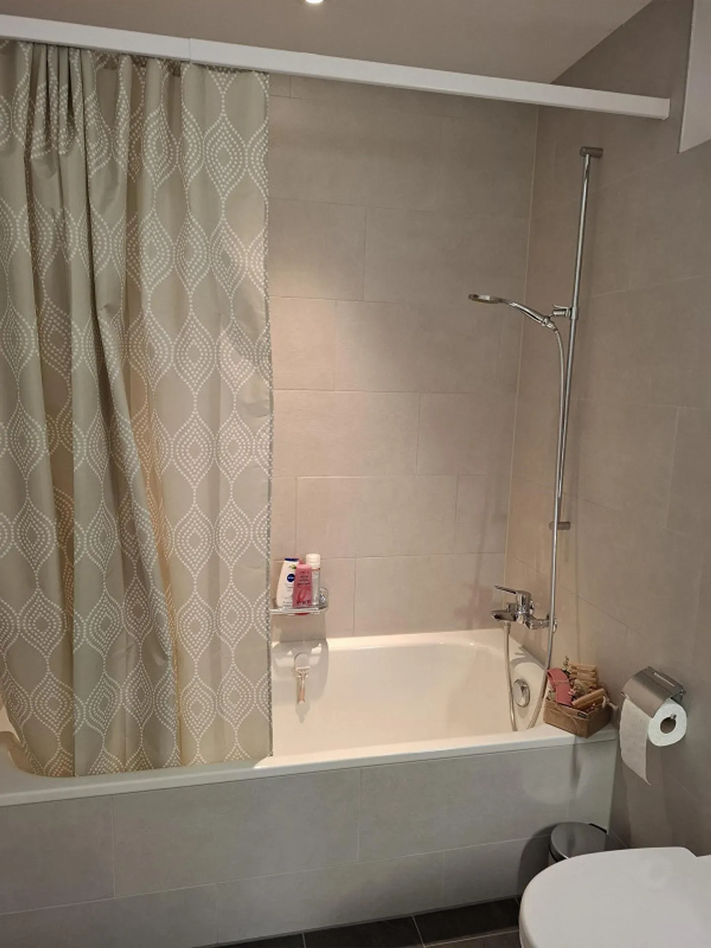 Moderne 2,5-Zimmerwohnung mit grossem Südwest-Balkon - Foto 7 von 9