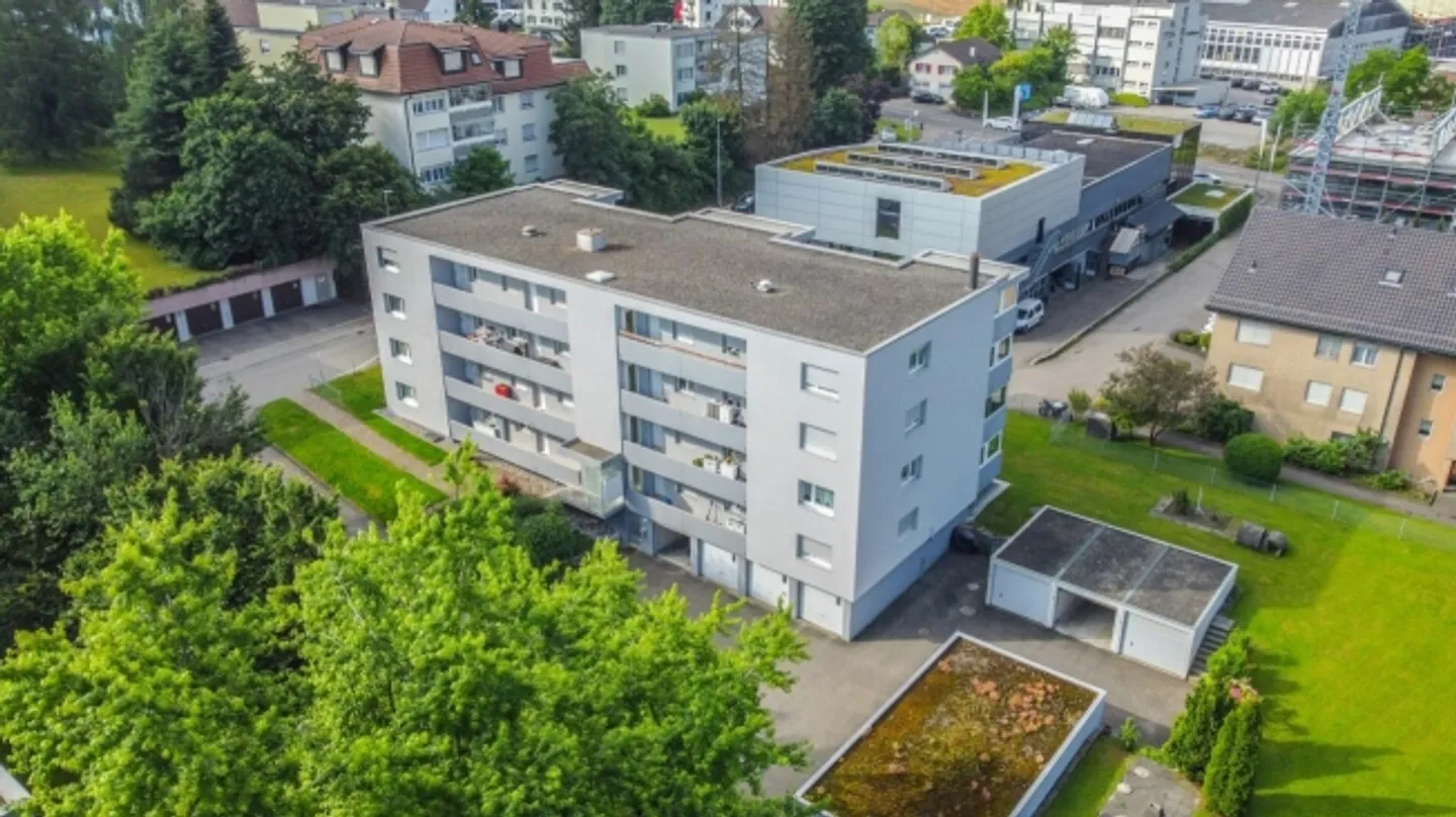 Appartamento affascinante di 2,5 stanze con balcone accogliente - Foto 3 di 10