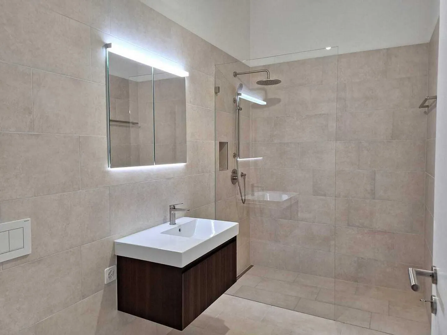 Casa unifamiliare moderna - Foto 5 di 11