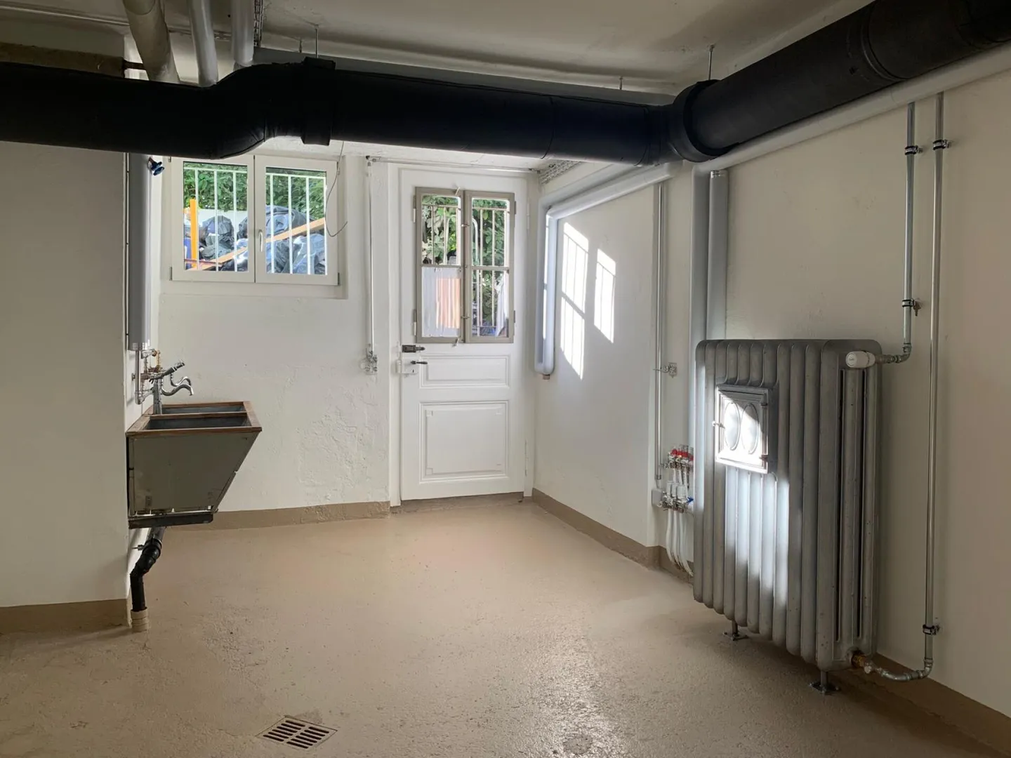 HISTORICAL CHARM MEETS MODERN ARCHITECTURE - UNIQUE TOWNHOUSE IN CIRCLE 2 - Photo 8 of 23