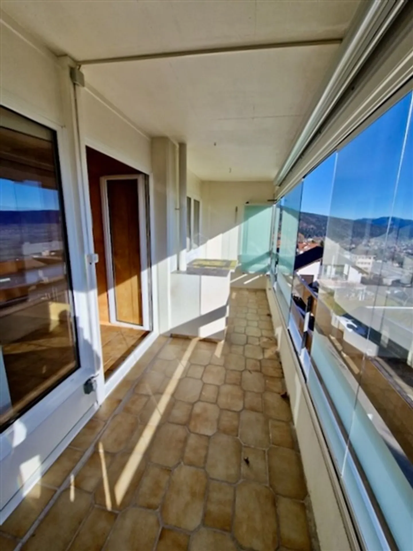 Exclusivity Renovated 4.5 Rooms with Stunning View of Val-de-Ruz - Photo 11 of 13
