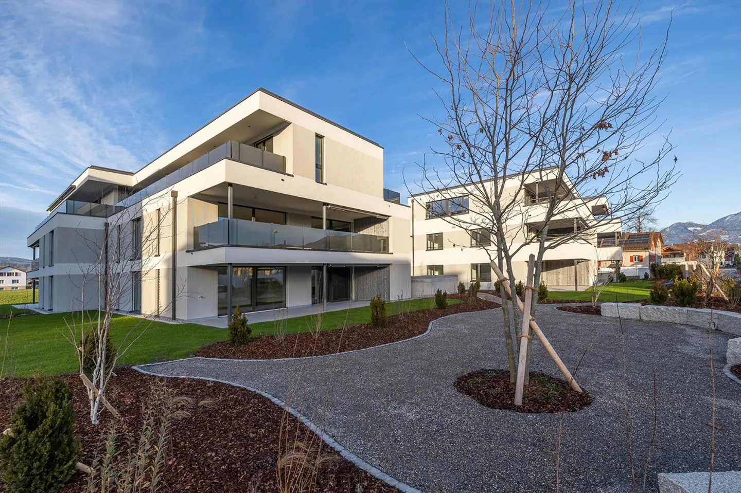 Appartement moderne de 4.5 pièces au rez-de-chaussée - Photo 2 sur 8