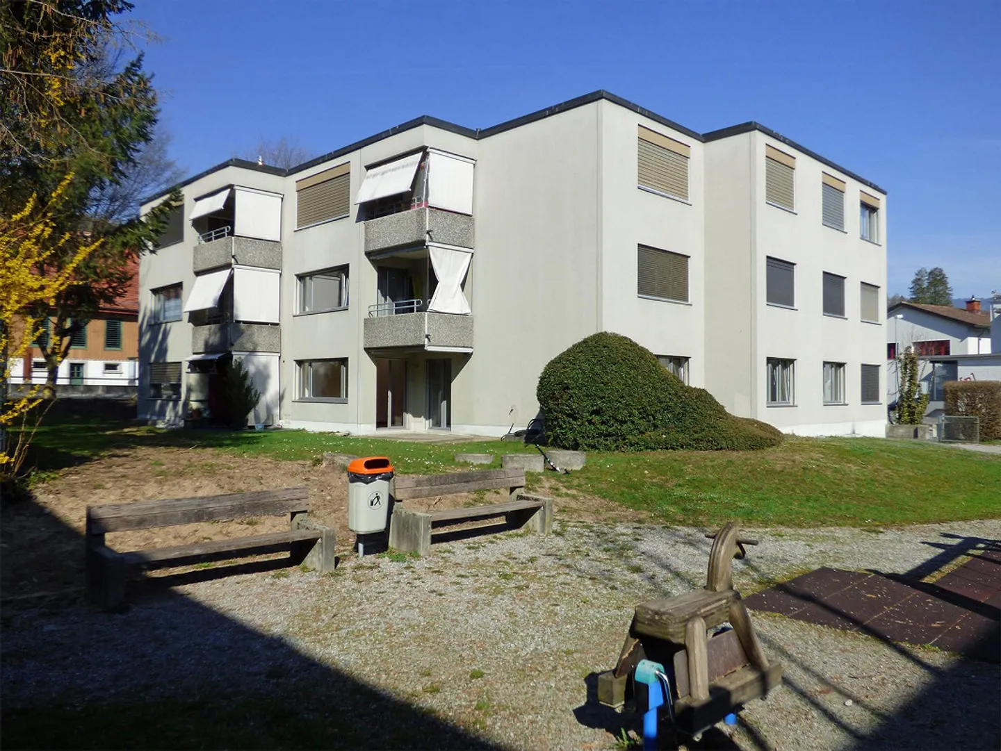 Edificio ad uso misto in affitto - Foto 1 di 10