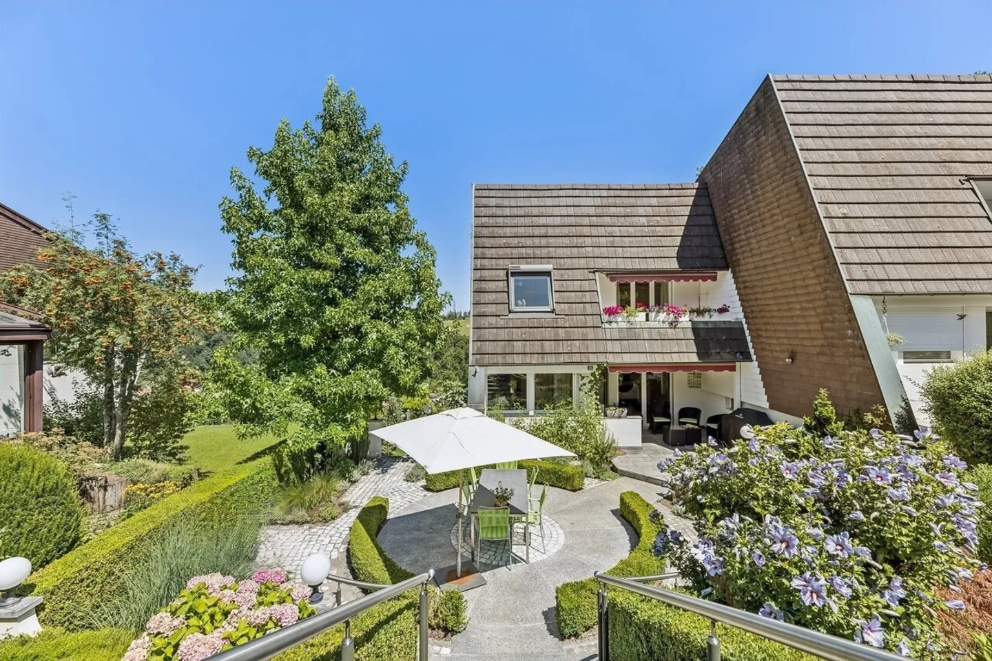 Maison spacieuse avec beau jardin - Photo 1 sur 7