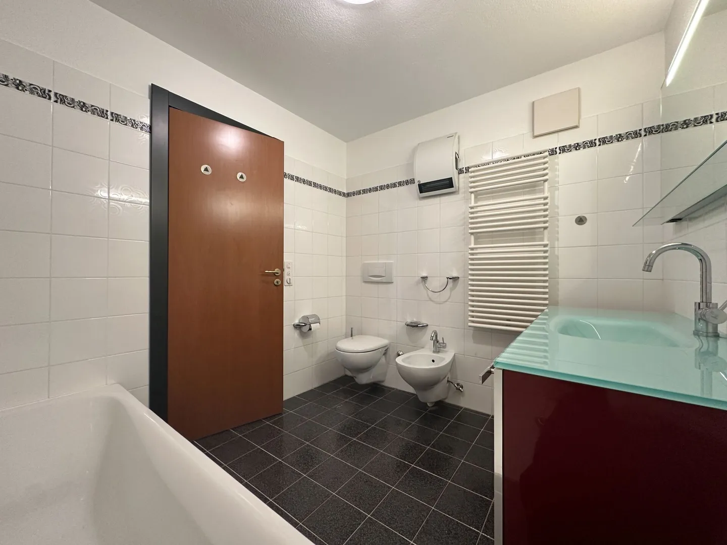 Appartamento elegante fronte lago con doppie viste e comfort eccezionale - Foto 12 di 17