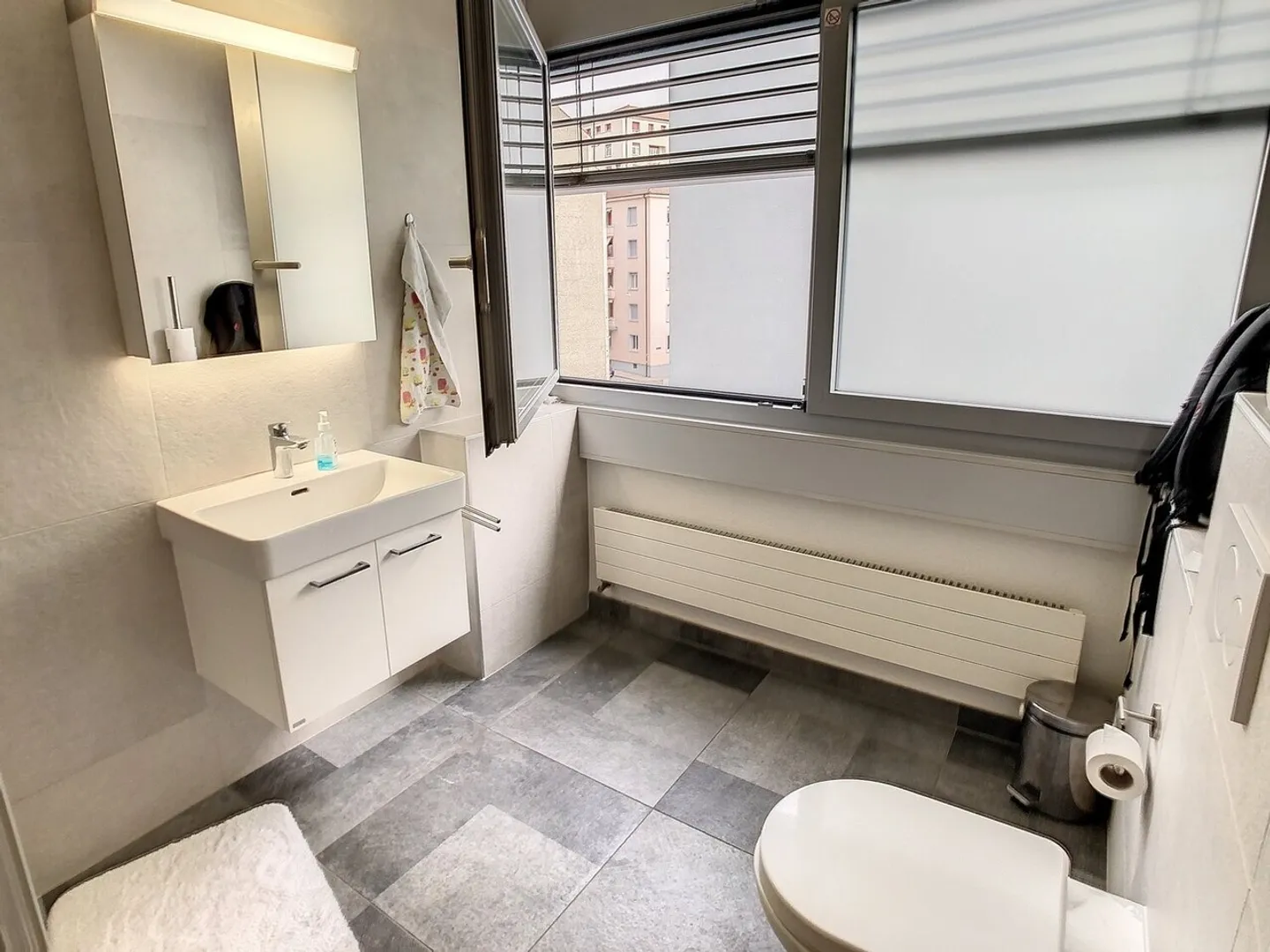 Appartamento ammobiliato in affitto - Foto 1 di 5