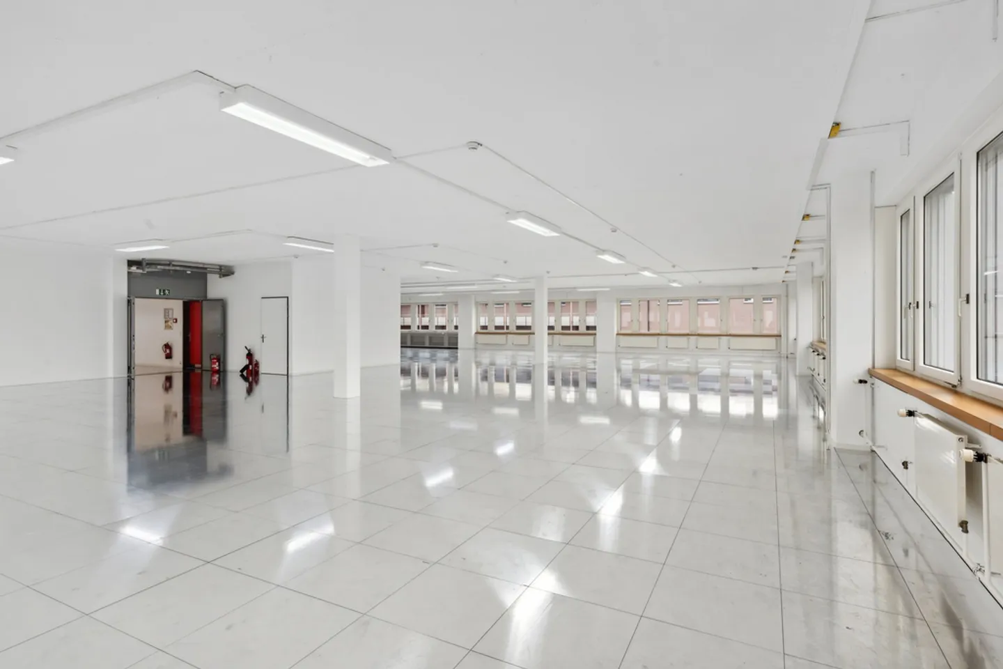 Large, bright platform near Flon - Photo 7 of 12