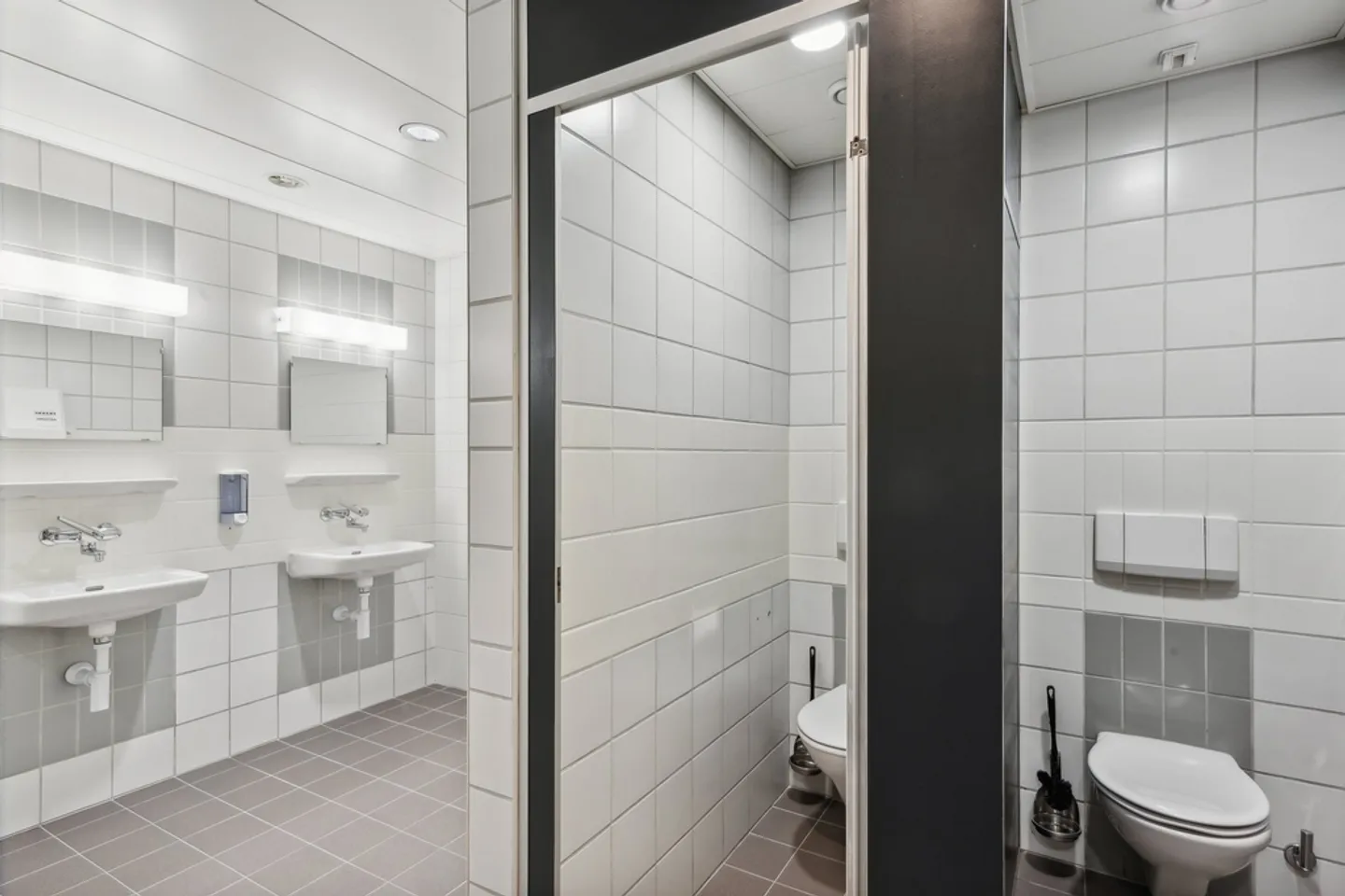 Large, bright platform near Flon - Photo 12 of 12