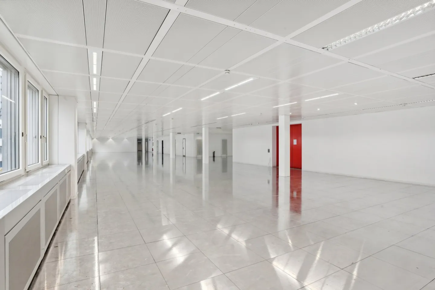 Large, bright platform near Flon - Photo 5 of 12