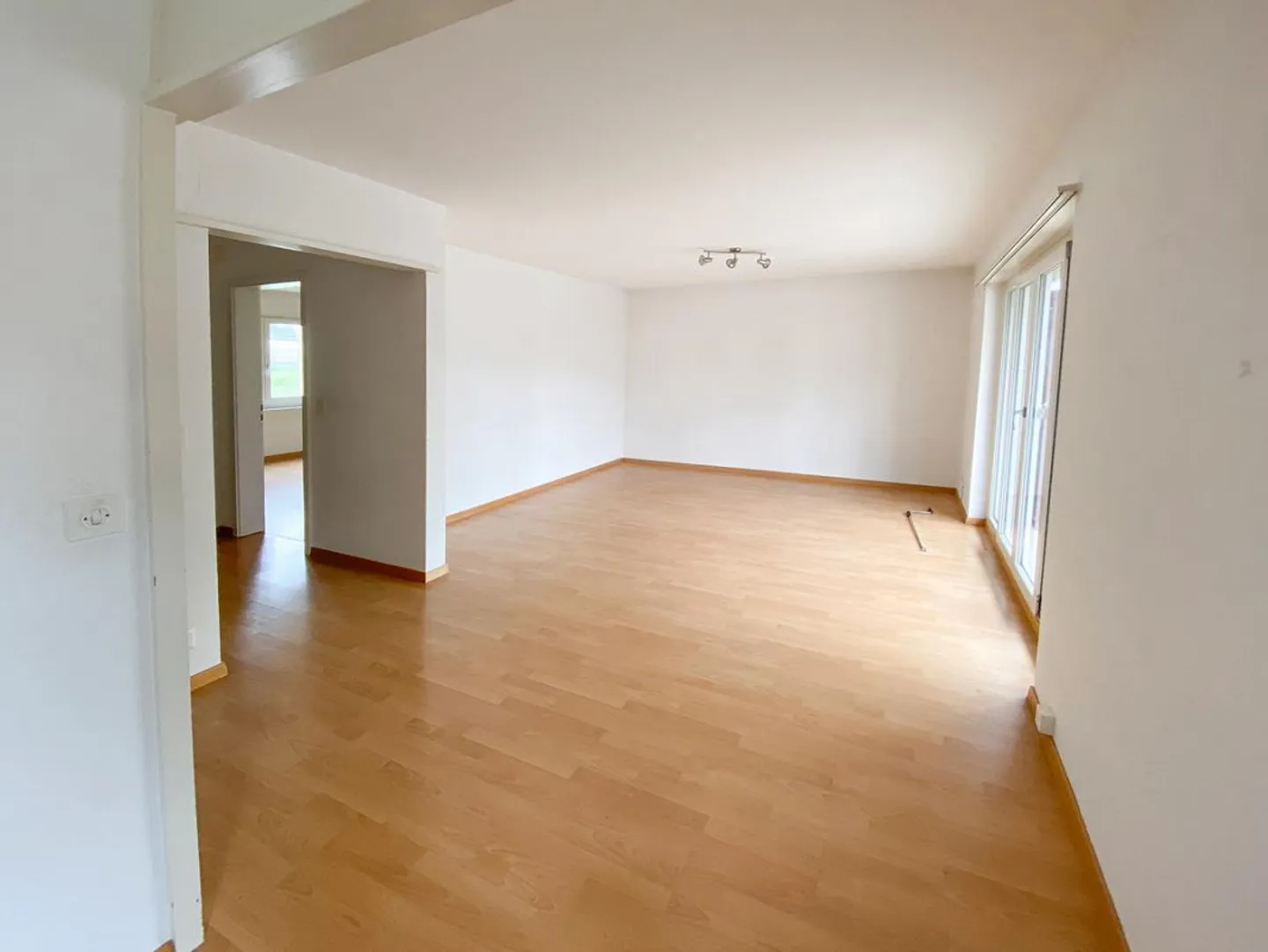 Appartement spacieux et abordable dans un très bon emplacement - Photo 2 sur 10