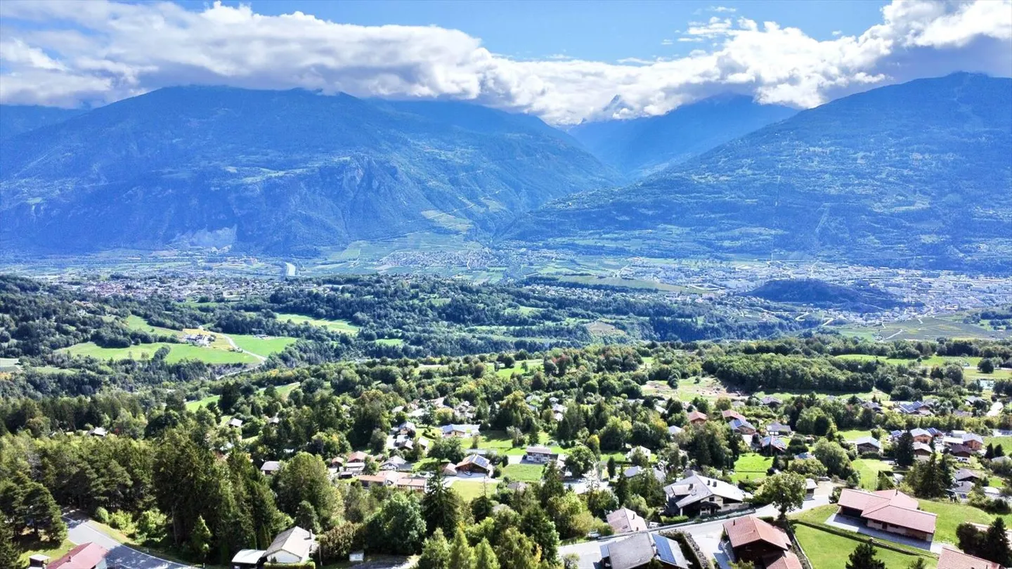 Chalet hors plan sur les hauteurs de Savièse - Photo 2 sur 6