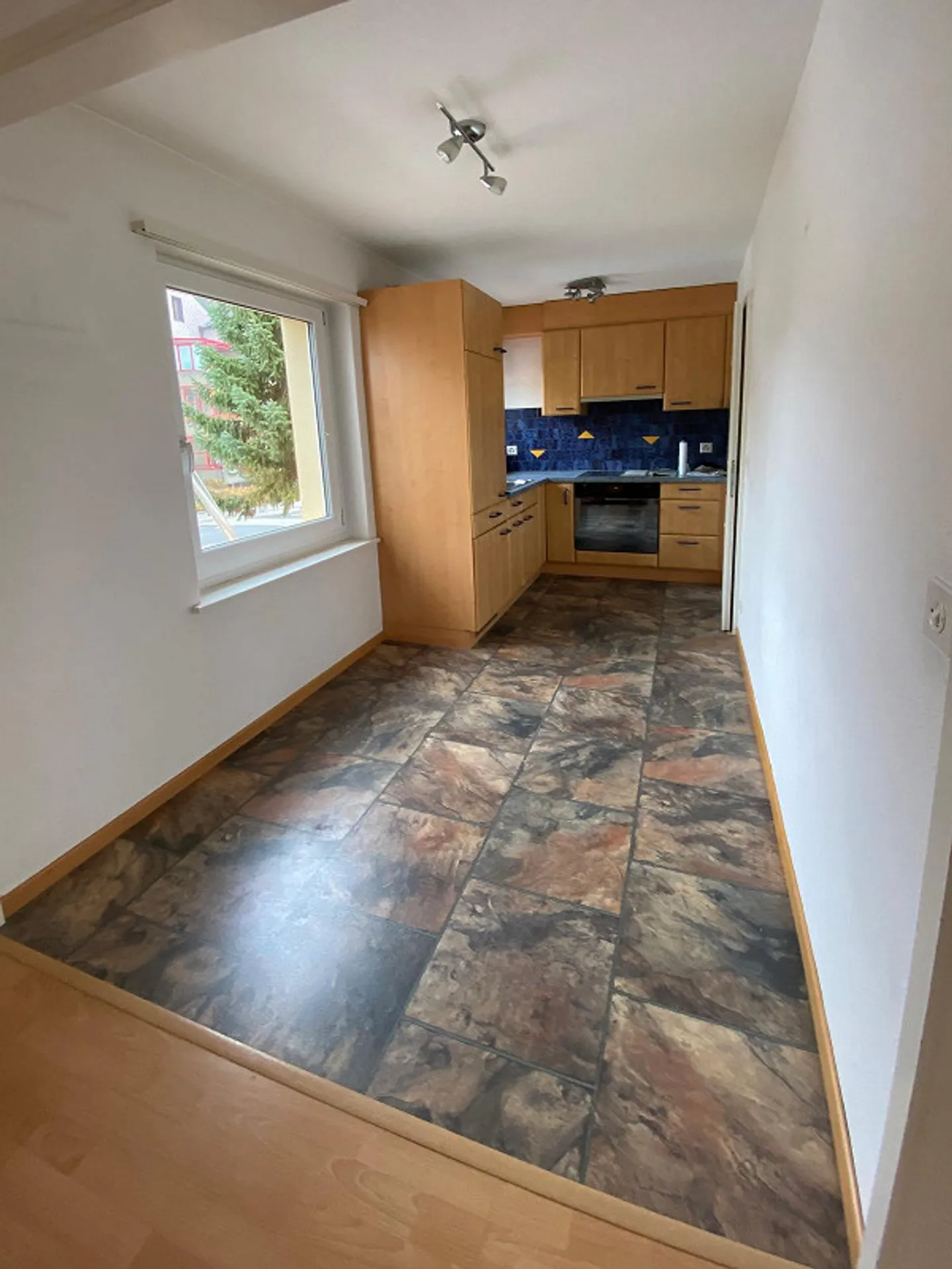 Appartement spacieux et abordable dans un très bon emplacement - Photo 5 sur 10