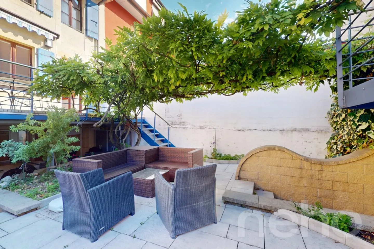 Casa a schiera ristrutturata con cortile nel cuore di Colombier - Foto 7 di 12