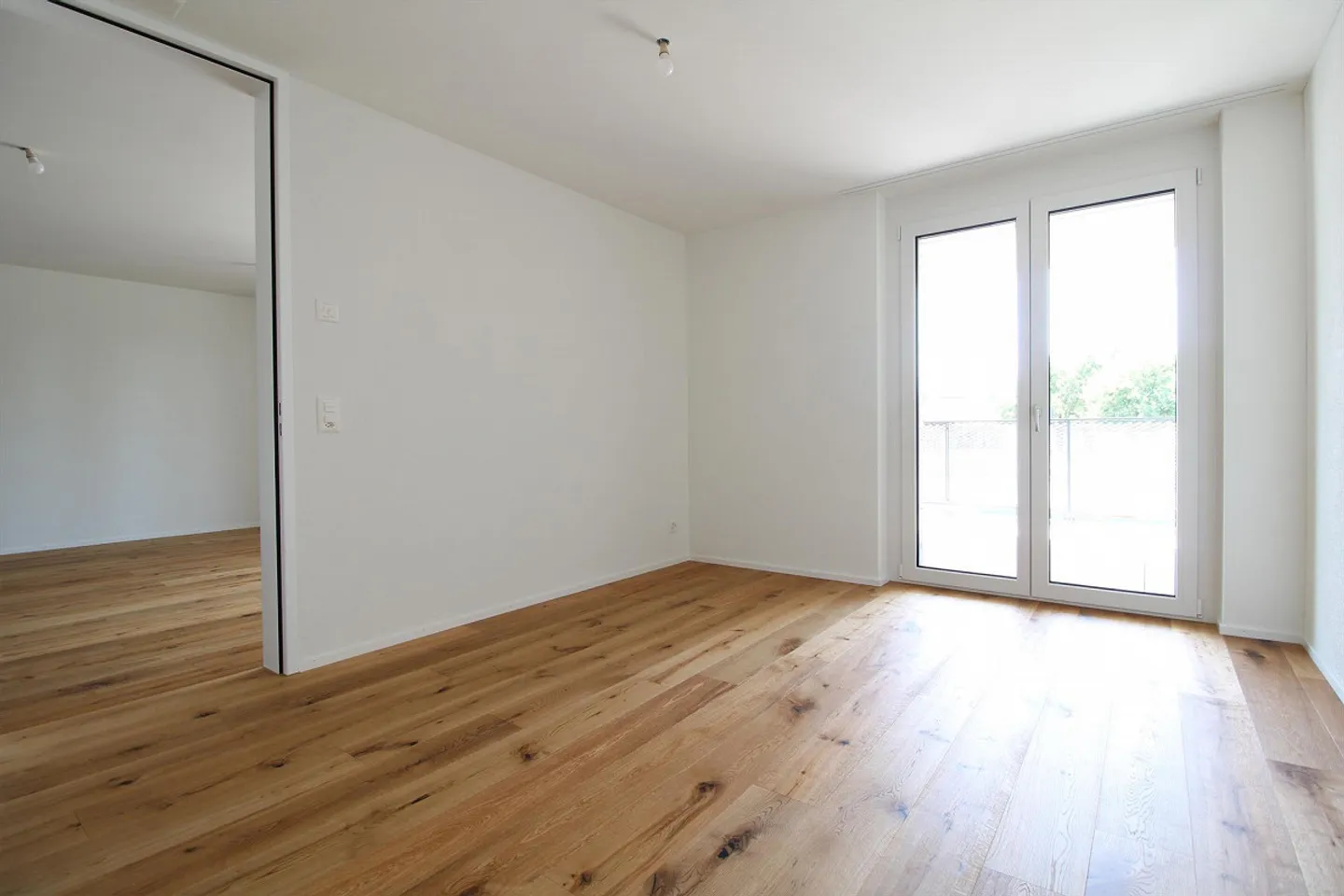 Moderne 2.5-Zimmer-Wohnung in Berg - Foto 4 von 7