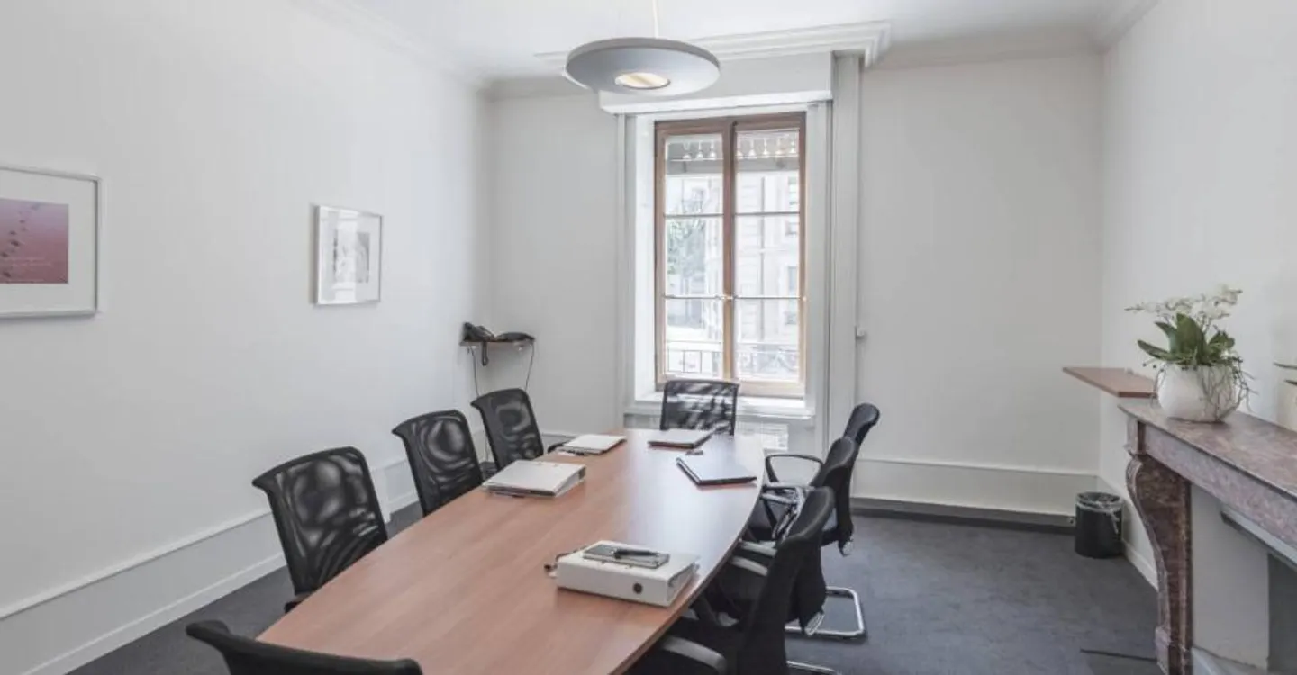 SPLENDID OFFICE SPACE IN A PRESTIGIOUS NEIGHBORHOOD - Photo 6 of 12