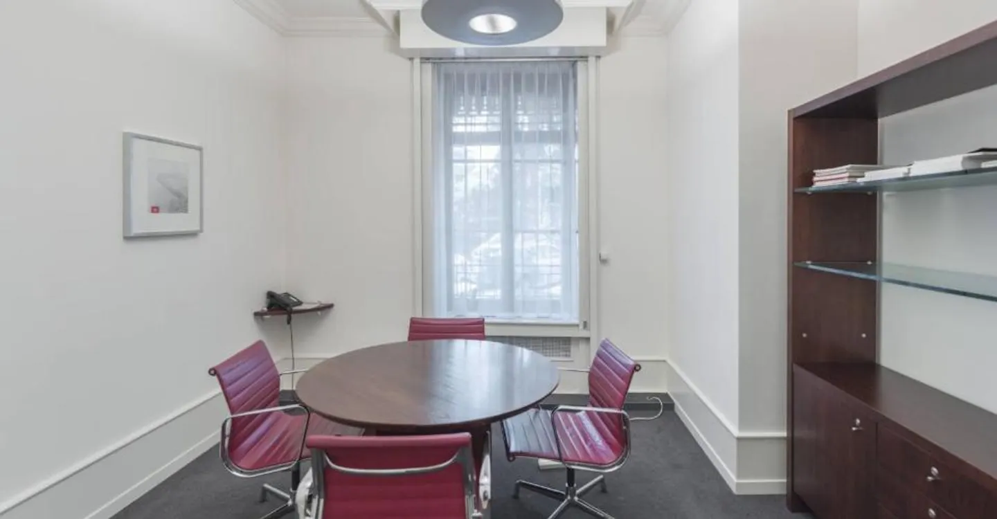 SPLENDID OFFICE SPACE IN A PRESTIGIOUS NEIGHBORHOOD - Photo 7 of 12