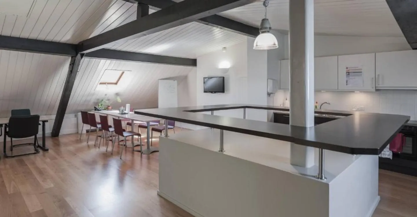 SPLENDID OFFICE SPACE IN A PRESTIGIOUS NEIGHBORHOOD - Photo 11 of 12