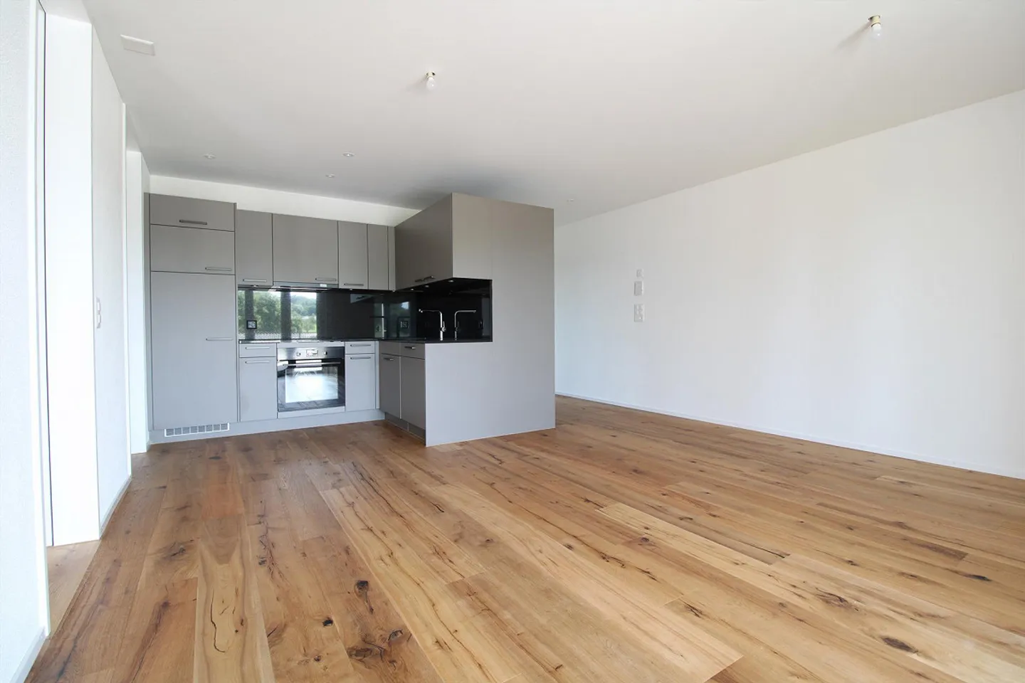 Moderne 2.5-Zimmer-Wohnung in Berg - Foto 2 von 7