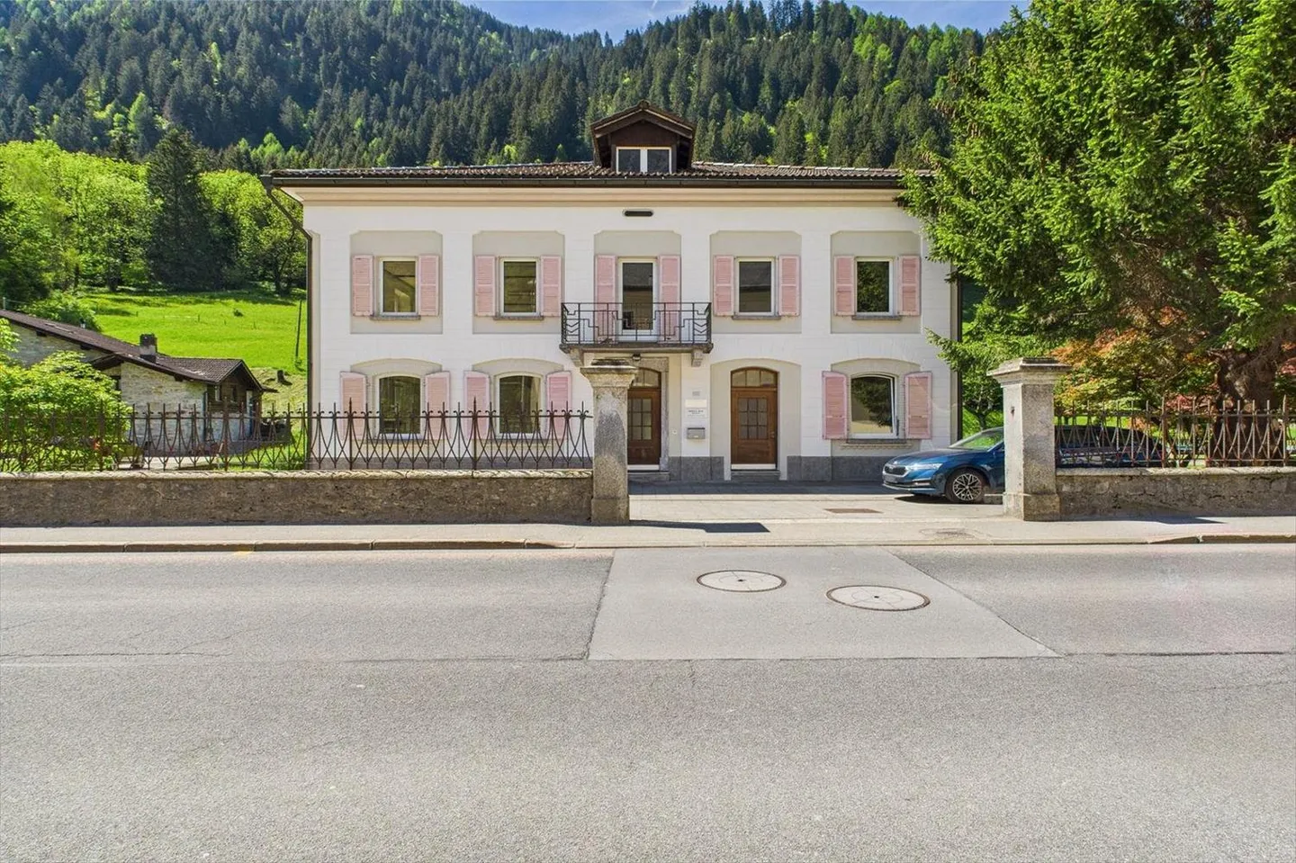 Quinto VN 119001001-2908 | Immeuble multifamilial / Bien d'investissement dans une élégante villa historique - Photo 1 sur 13