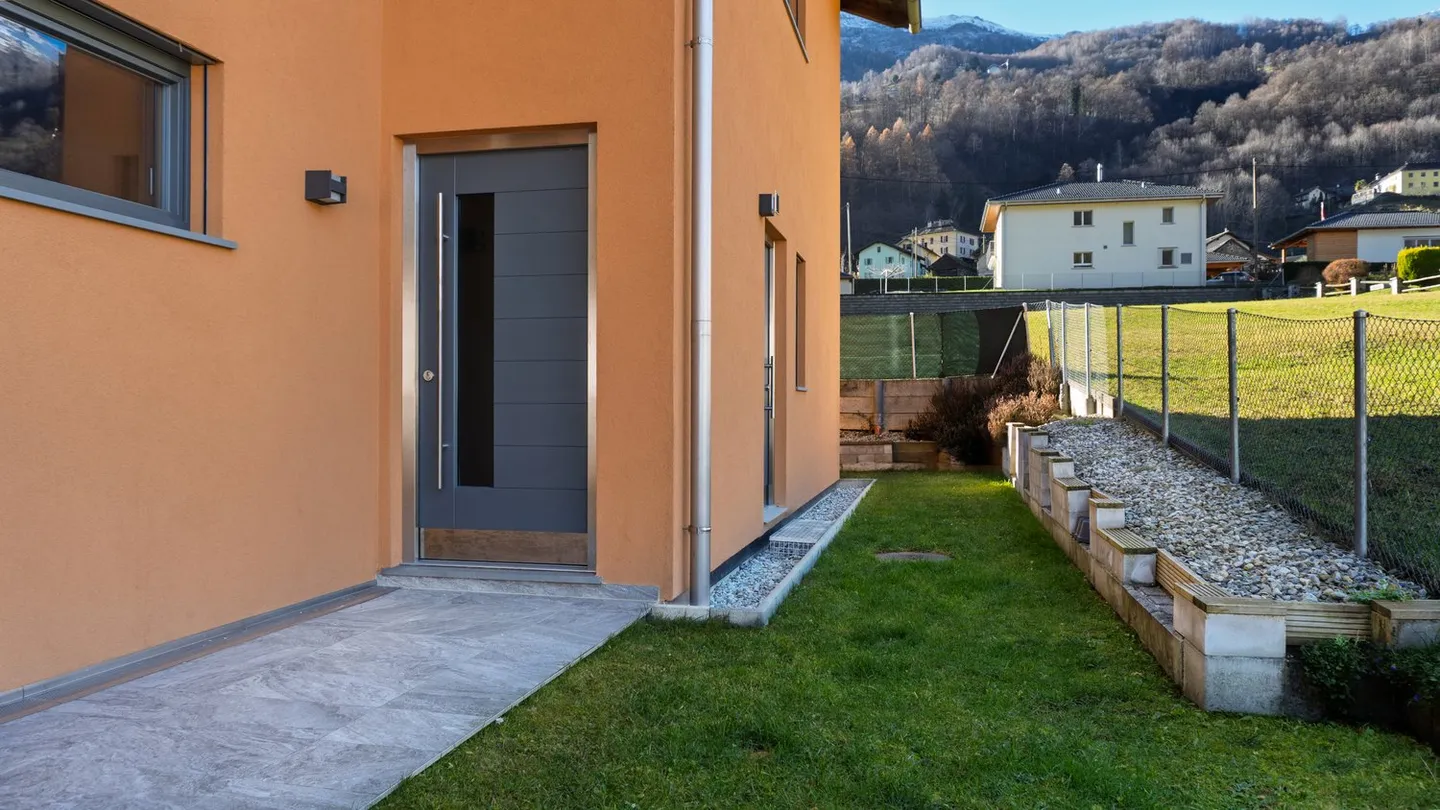 Solide 893 m³ Raumvolumen, Licht und Natur - Foto 8 von 36