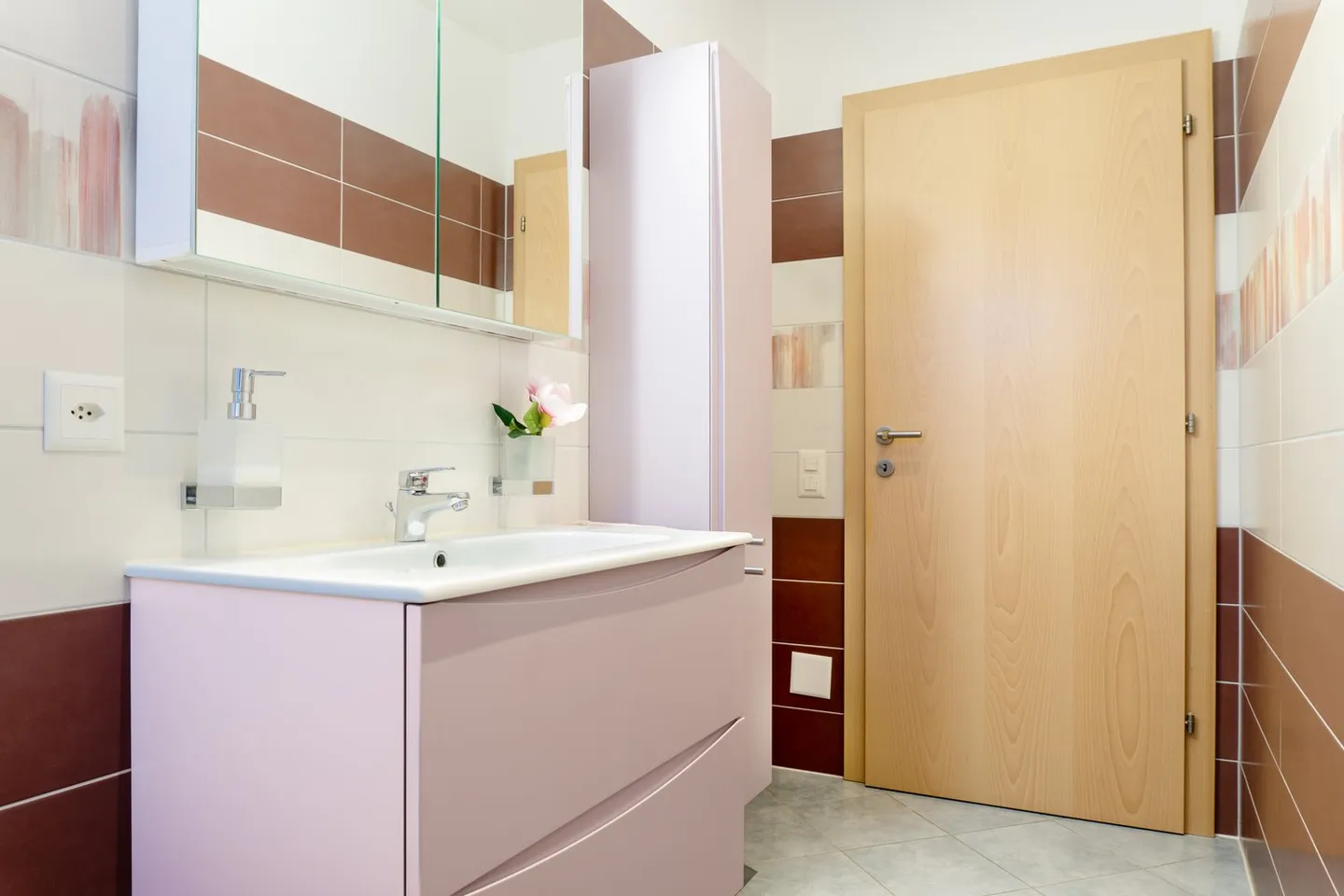 Solide 893 m³ Raumvolumen, Licht und Natur - Foto 22 von 36