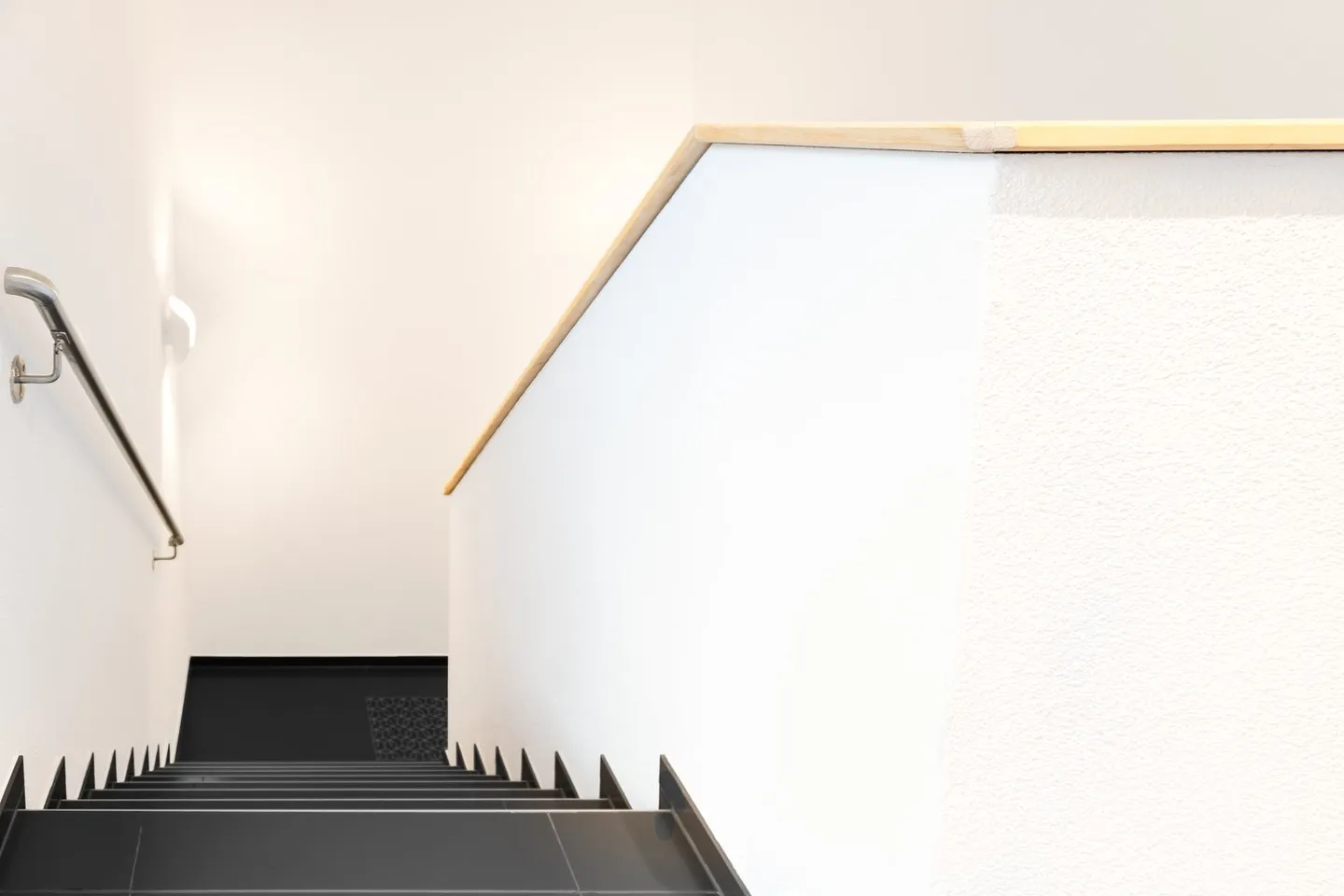 Solide 893 m³ Raumvolumen, Licht und Natur - Foto 26 von 36