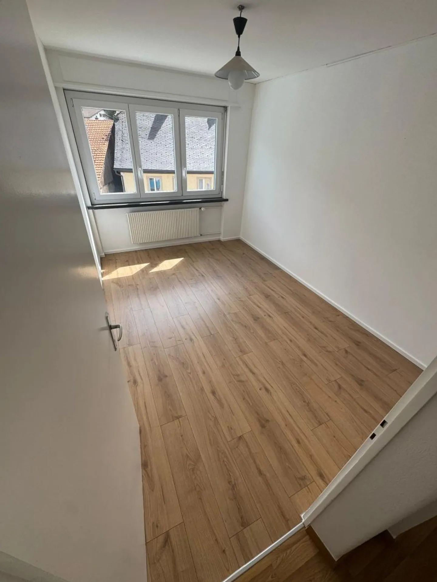 For rent: 4-room apartment with balcony - Pont 10, Malleray - Photo 2 of 8