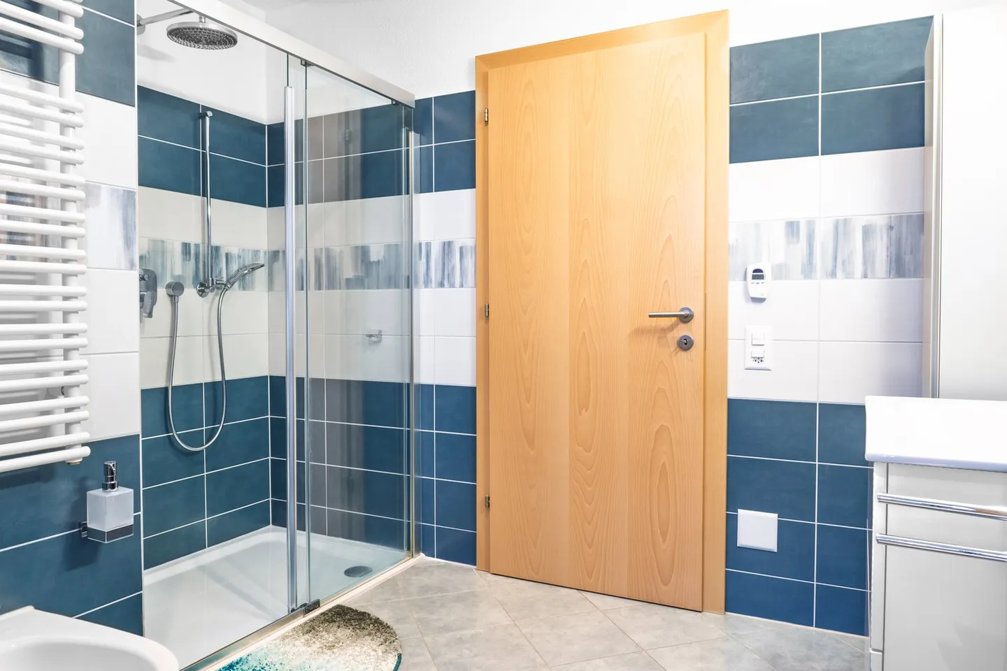 Solide 893 m³ Raumvolumen, Licht und Natur - Foto 30 von 36