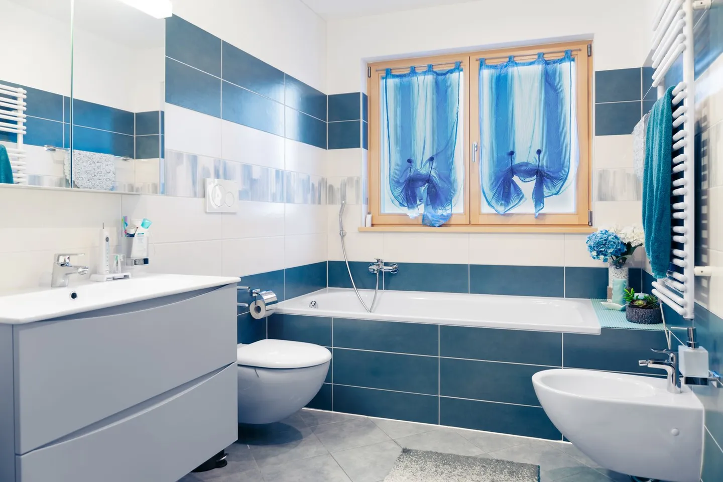 Solide 893 m³ Raumvolumen, Licht und Natur - Foto 31 von 36