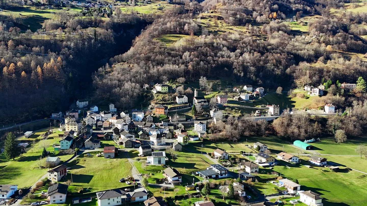 Solide 893 m³ Raumvolumen, Licht und Natur - Foto 35 von 36