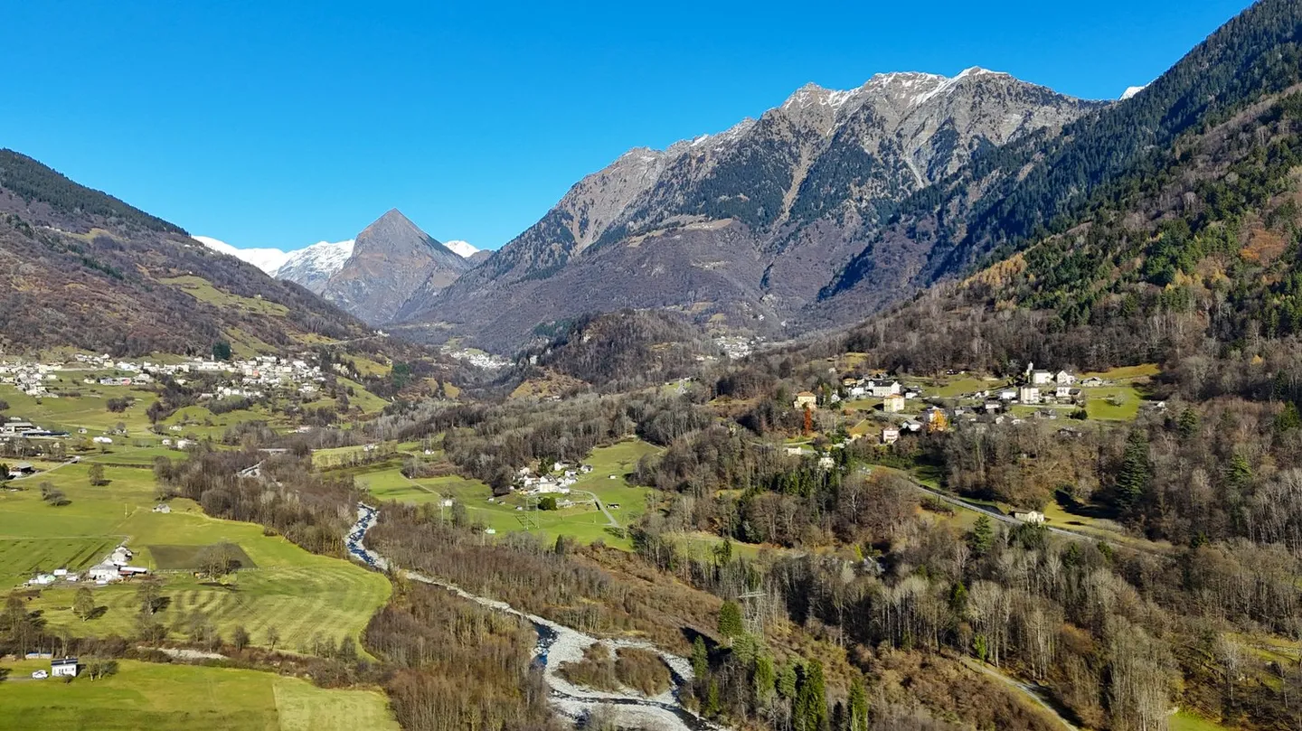 Solide 893 m³ Raumvolumen, Licht und Natur - Foto 36 von 36