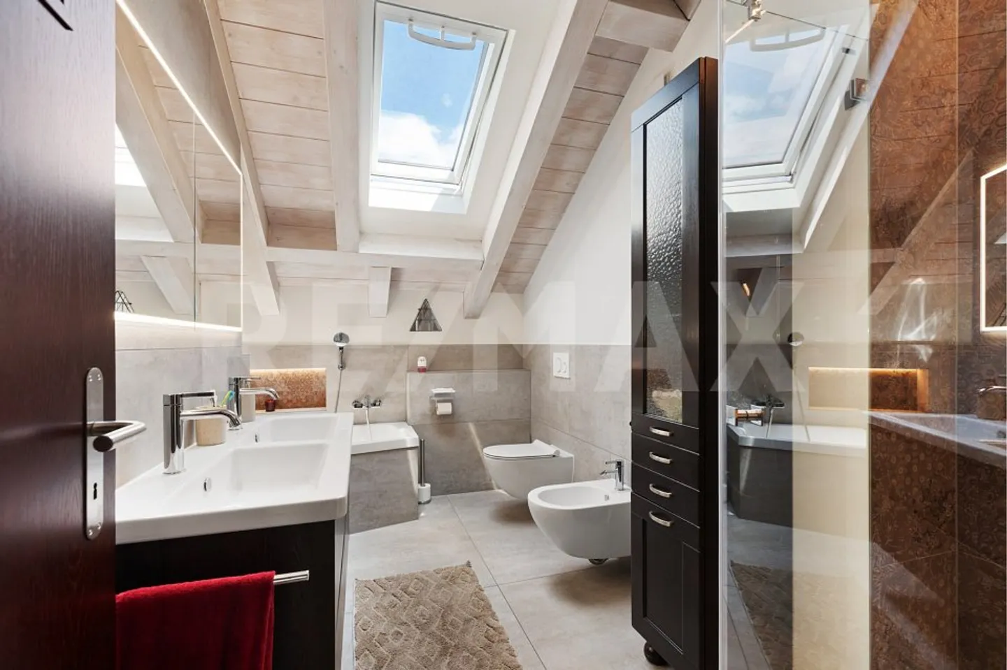 Neuwertige, ruhige und moderne 4.5-Zimmer-ETW mit grosser Terrasse - Photo 8 of 13