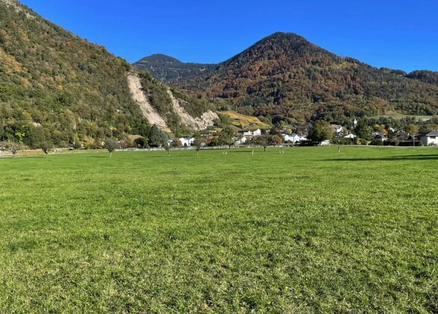 Prime Building Lot in Ollon - Photo 4 of 6