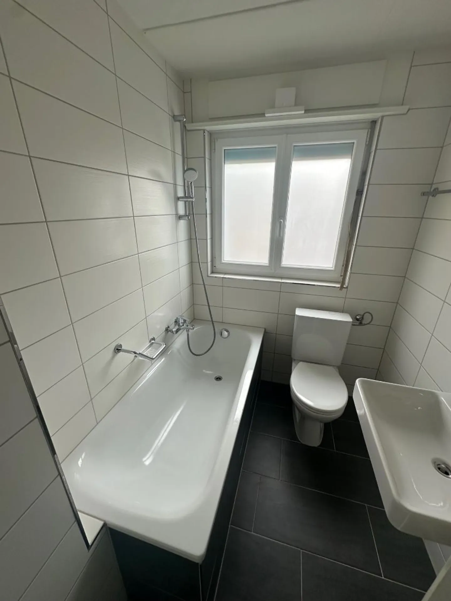 For rent: 4-room apartment with balcony - Pont 10, Malleray - Photo 5 of 8