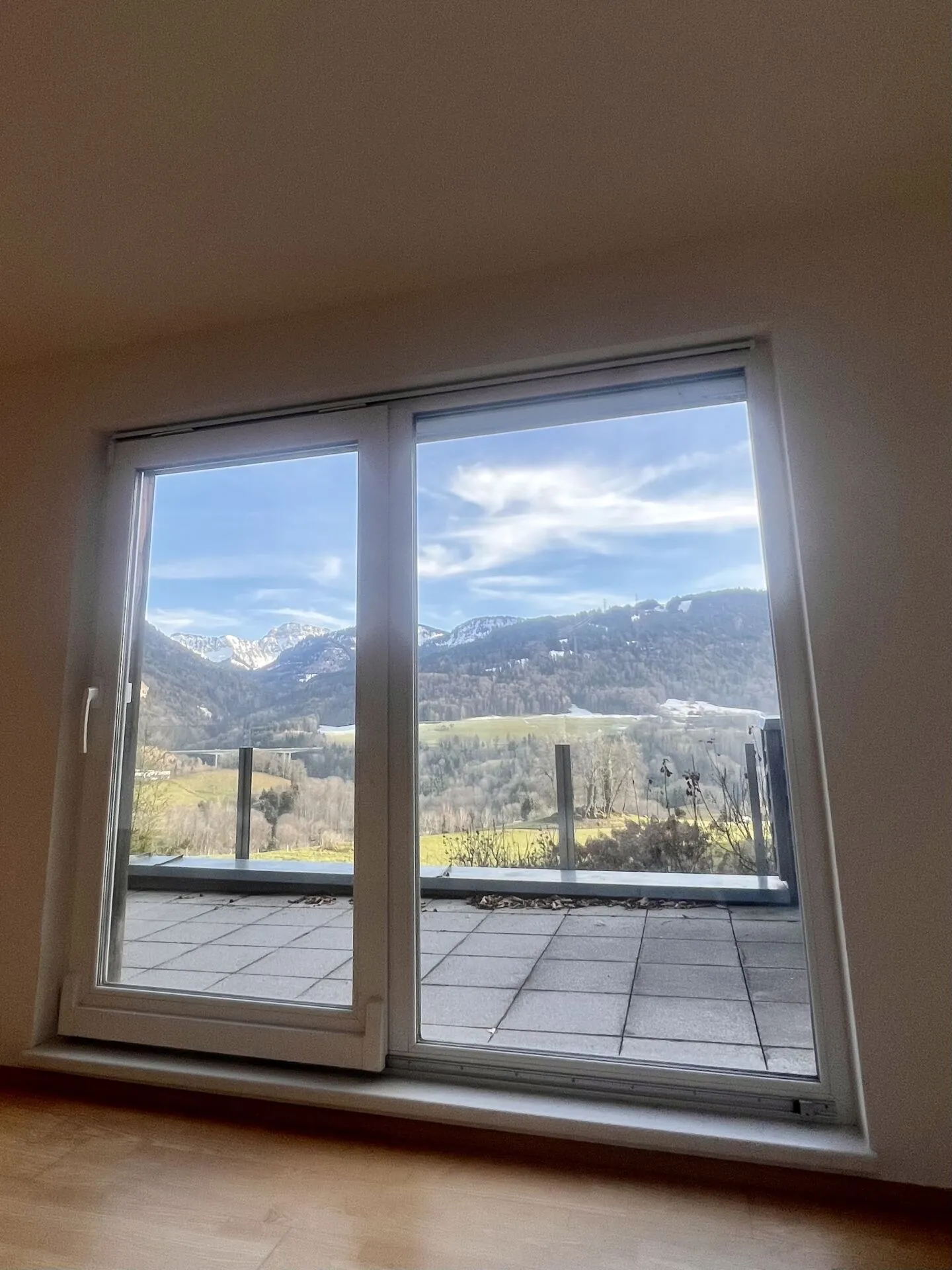 Stunning architect-designed house for sale in Châtel-St-Denis with panoramic view - Photo 2 of 12