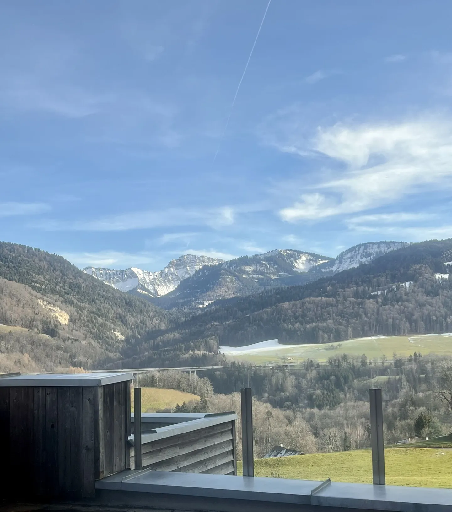 Stunning architect-designed house for sale in Châtel-St-Denis with panoramic view - Photo 6 of 12