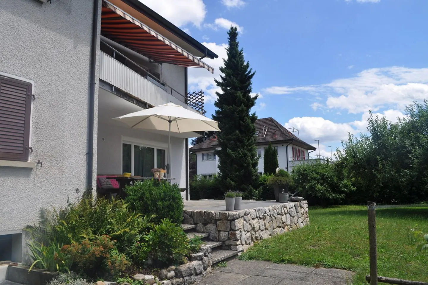 Appartamento tranquillo di 3,5 stanze con grande terrazza e giardino in affitto - Foto 1 di 6