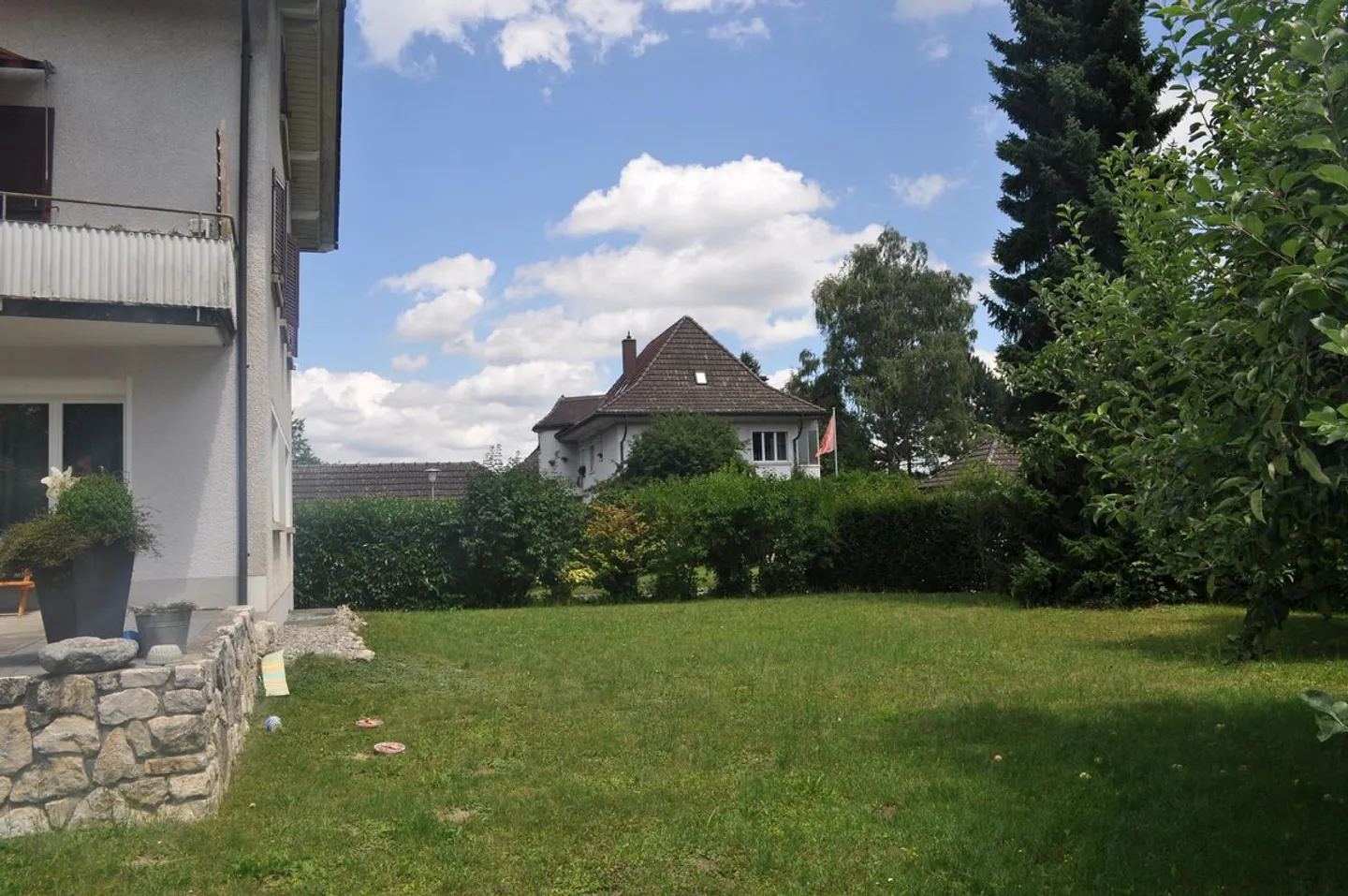 Appartamento tranquillo di 3,5 stanze con grande terrazza e giardino in affitto - Foto 2 di 6