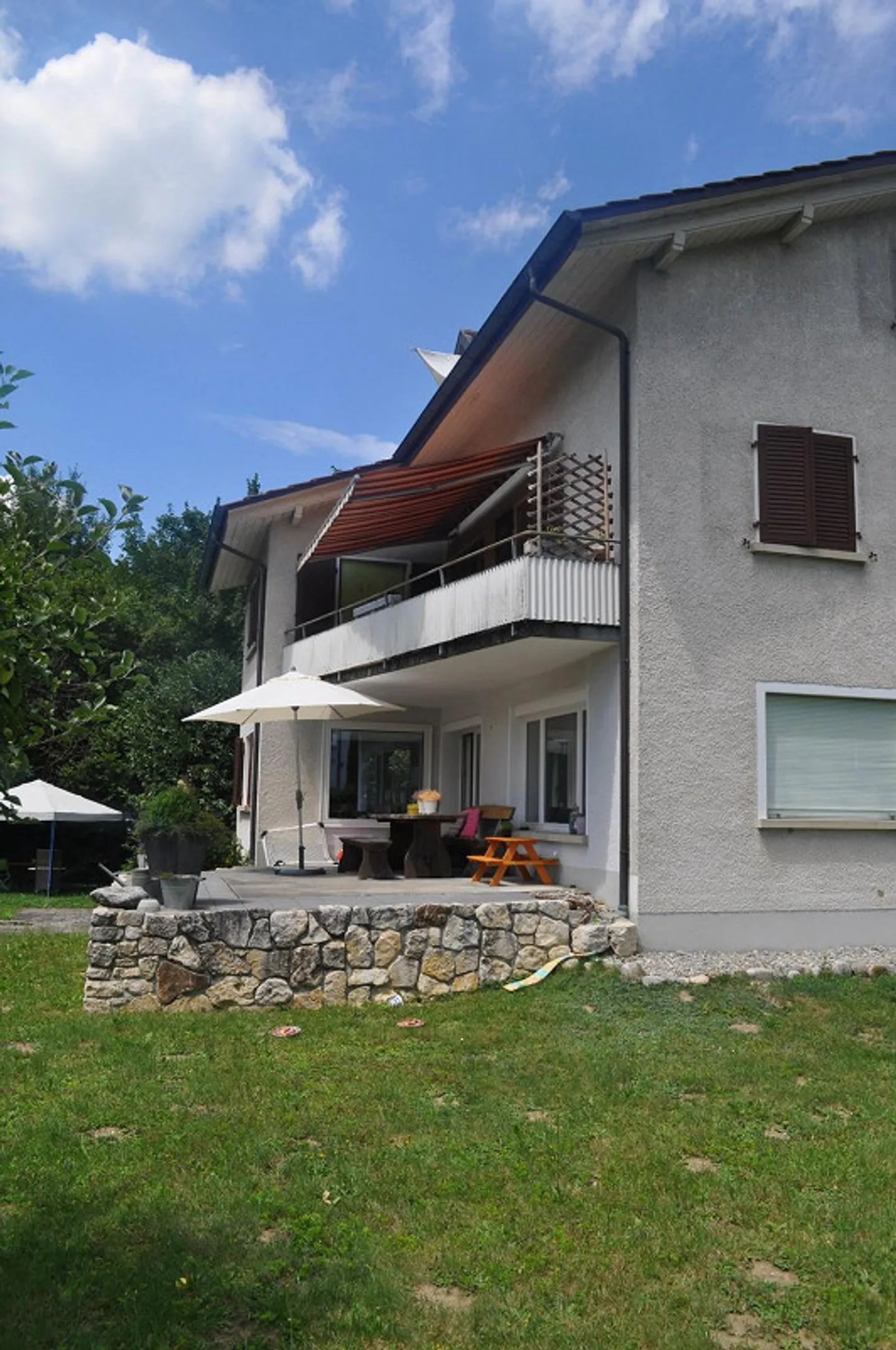 Appartamento tranquillo di 3,5 stanze con grande terrazza e giardino in affitto - Foto 3 di 6