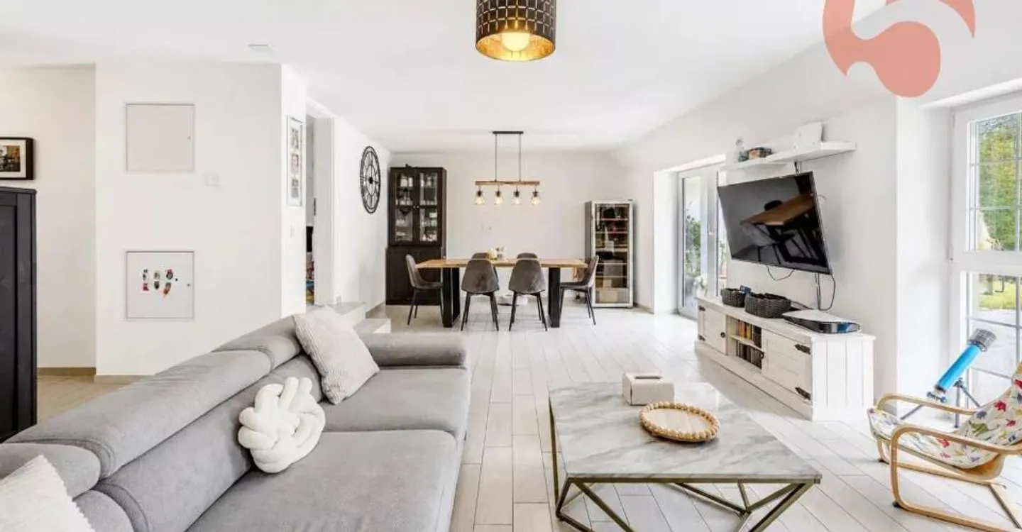 Magnificent 3.5-room apartment of 102.8 m² in a PPE of only 3 units - Photo 2 of 12