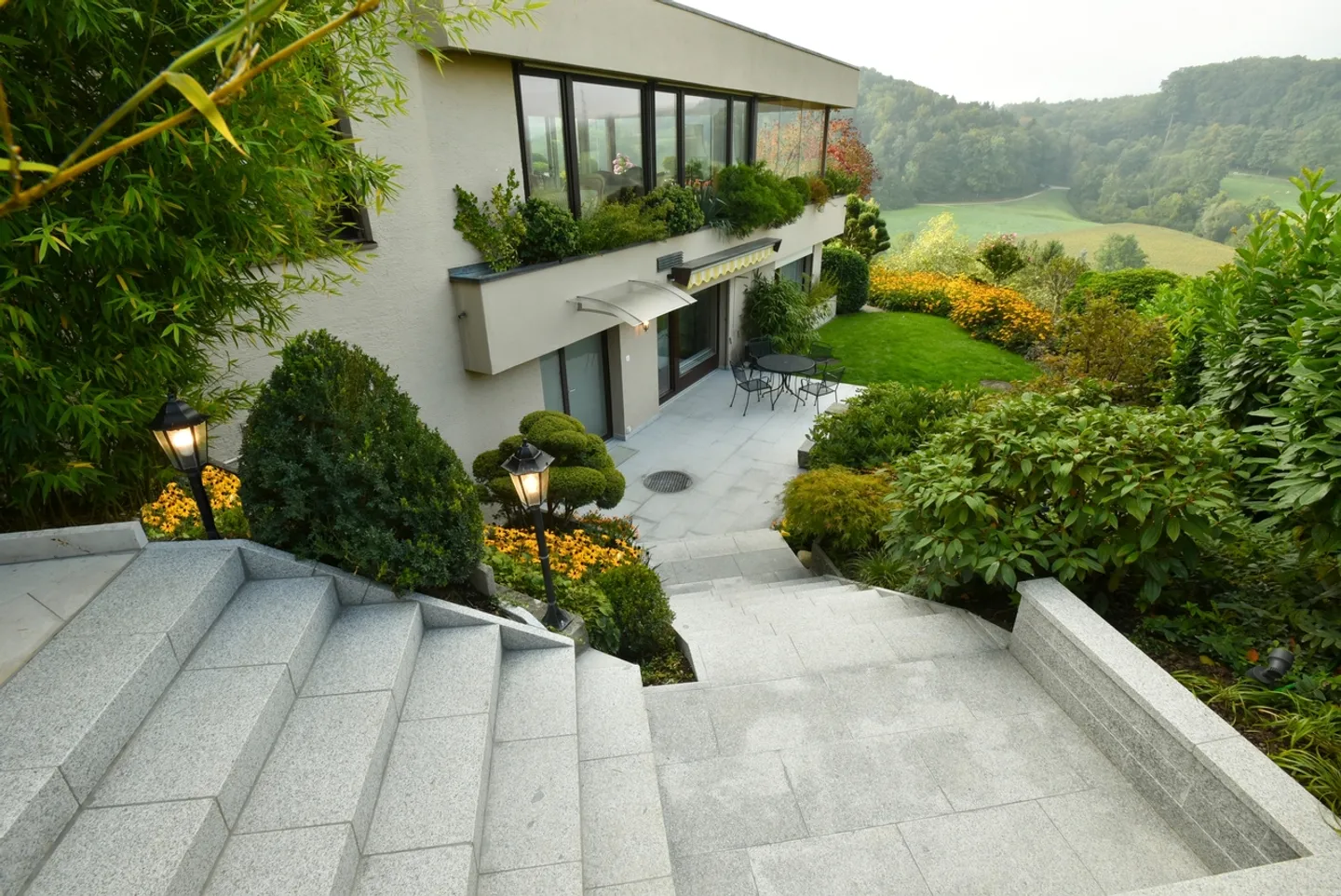 Charming, fully furnished apartment with weekly cleaning and breathtaking view - Photo 1 of 10