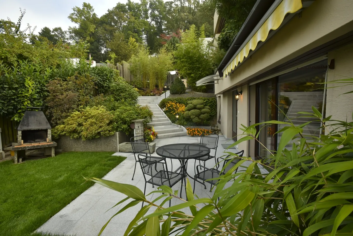 Charming, fully furnished apartment with weekly cleaning and breathtaking view - Photo 2 of 10