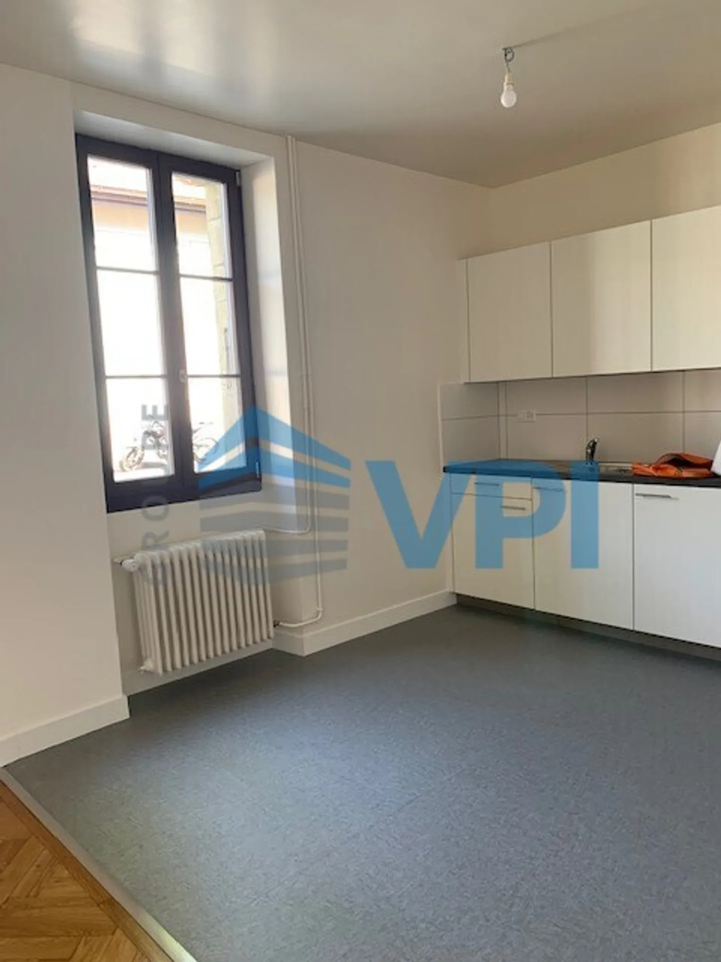 Appartement moderne de 2,5 pièces dans un immeuble villageois - Photo 4 sur 7