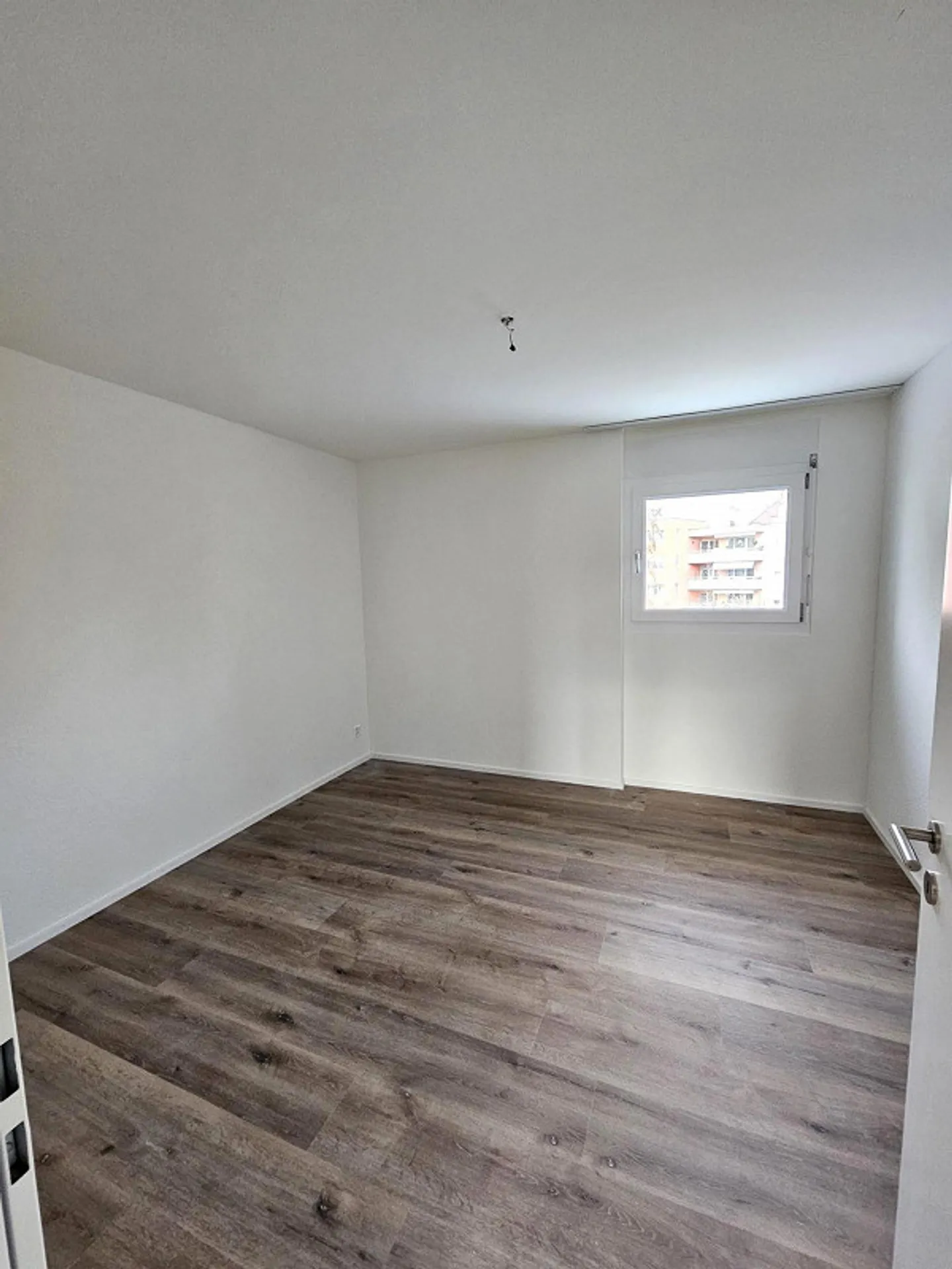 Modern 4.5 room apartment with large balcony - Photo 4 of 11